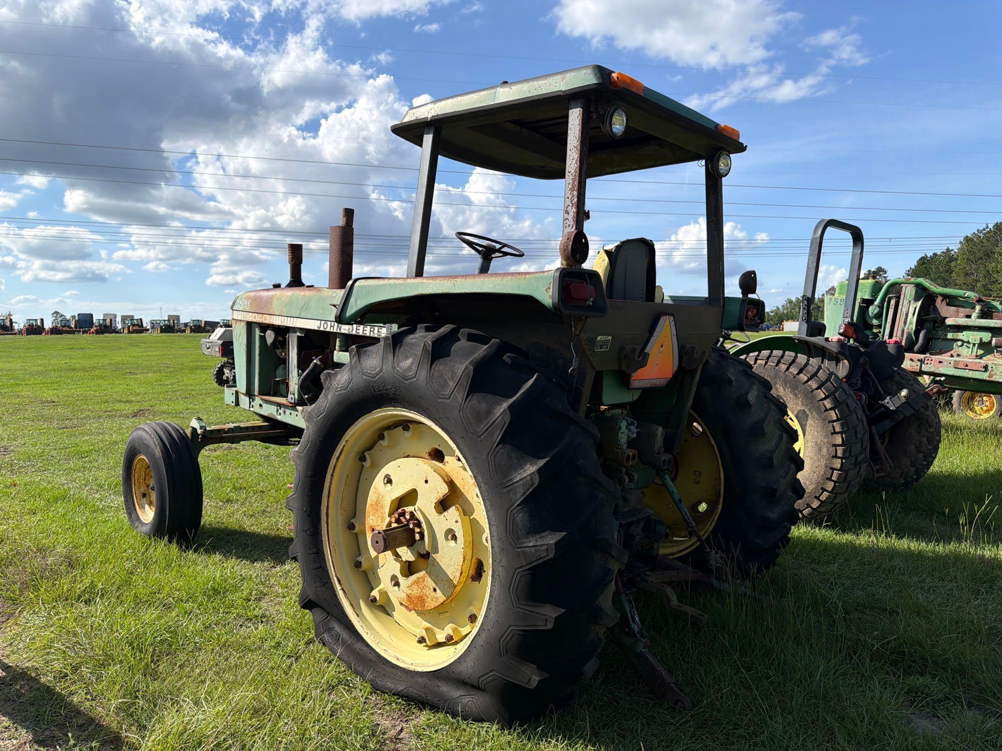 John Deere 4040