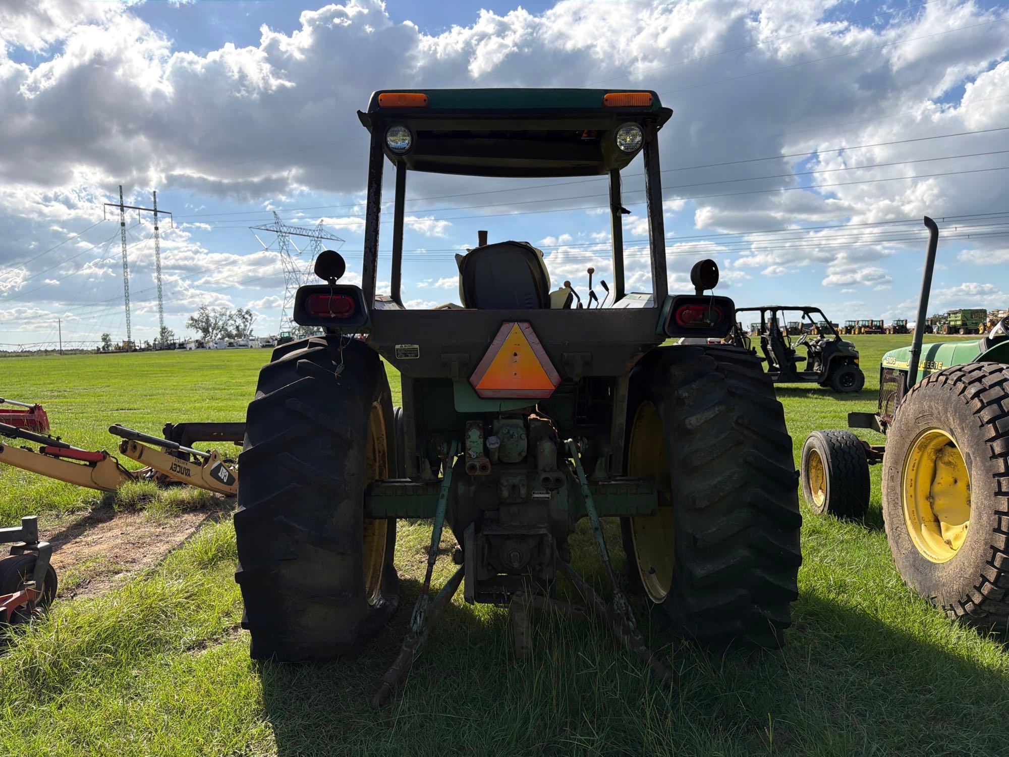 John Deere 4040