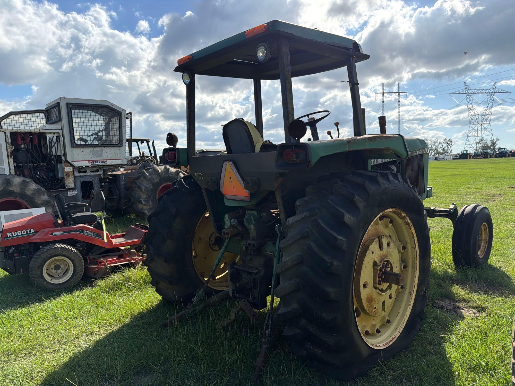 John Deere 4040
