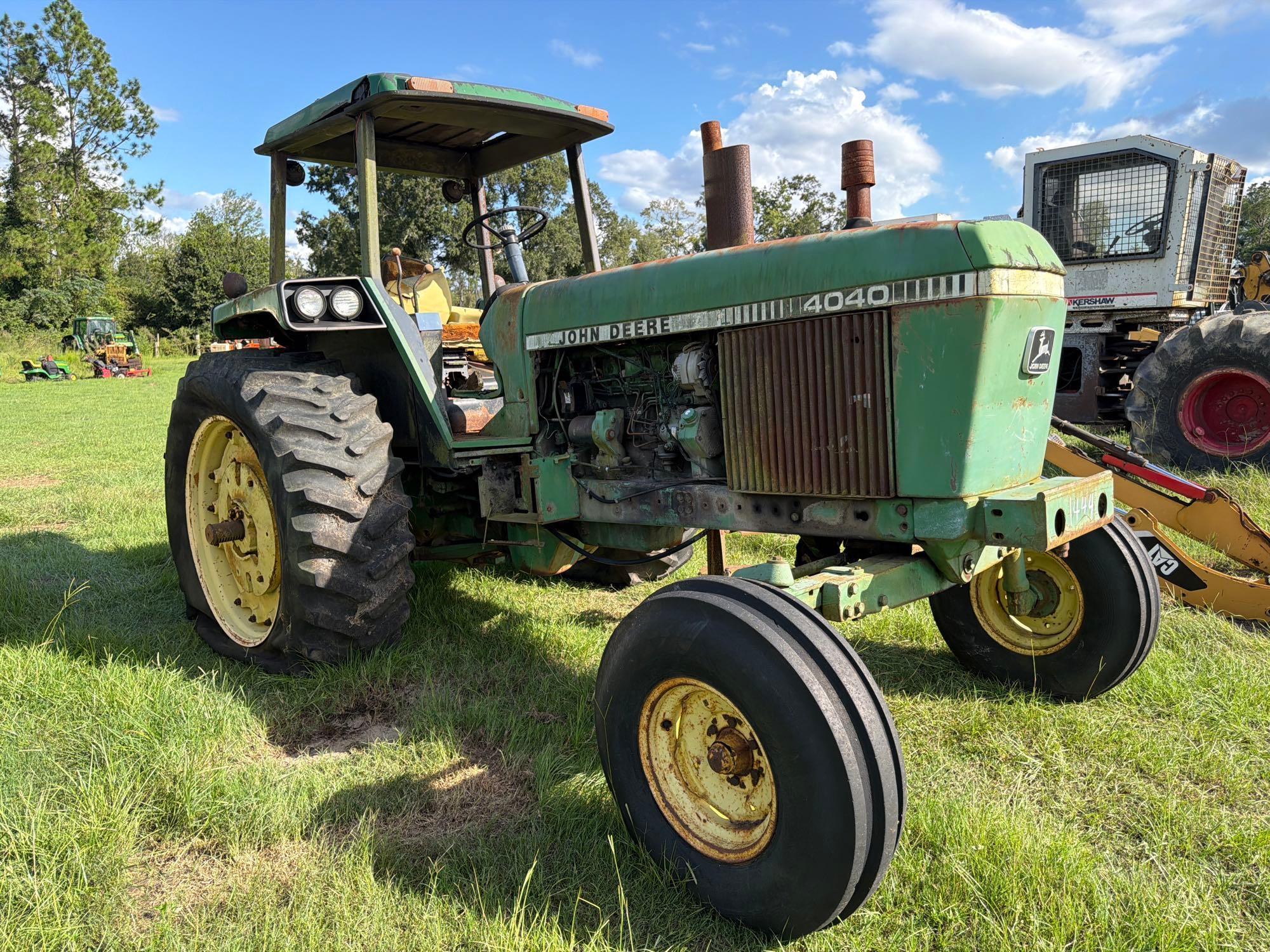 John Deere 4040