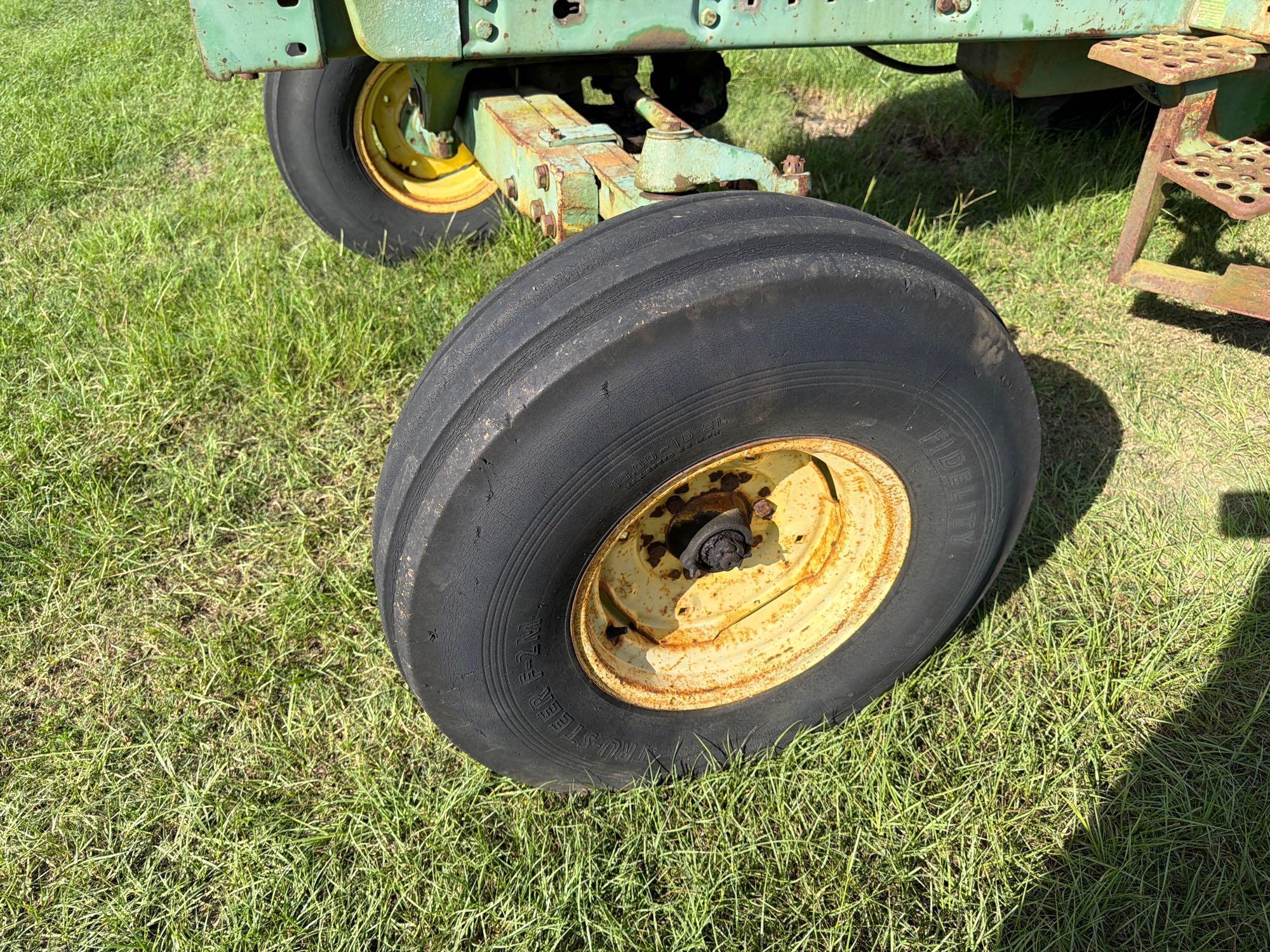 John Deere 4040