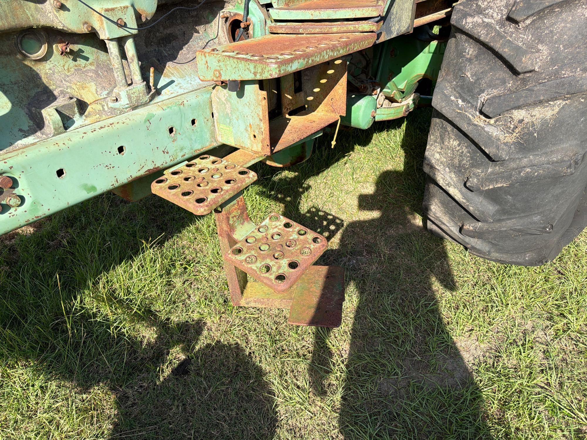 John Deere 4040