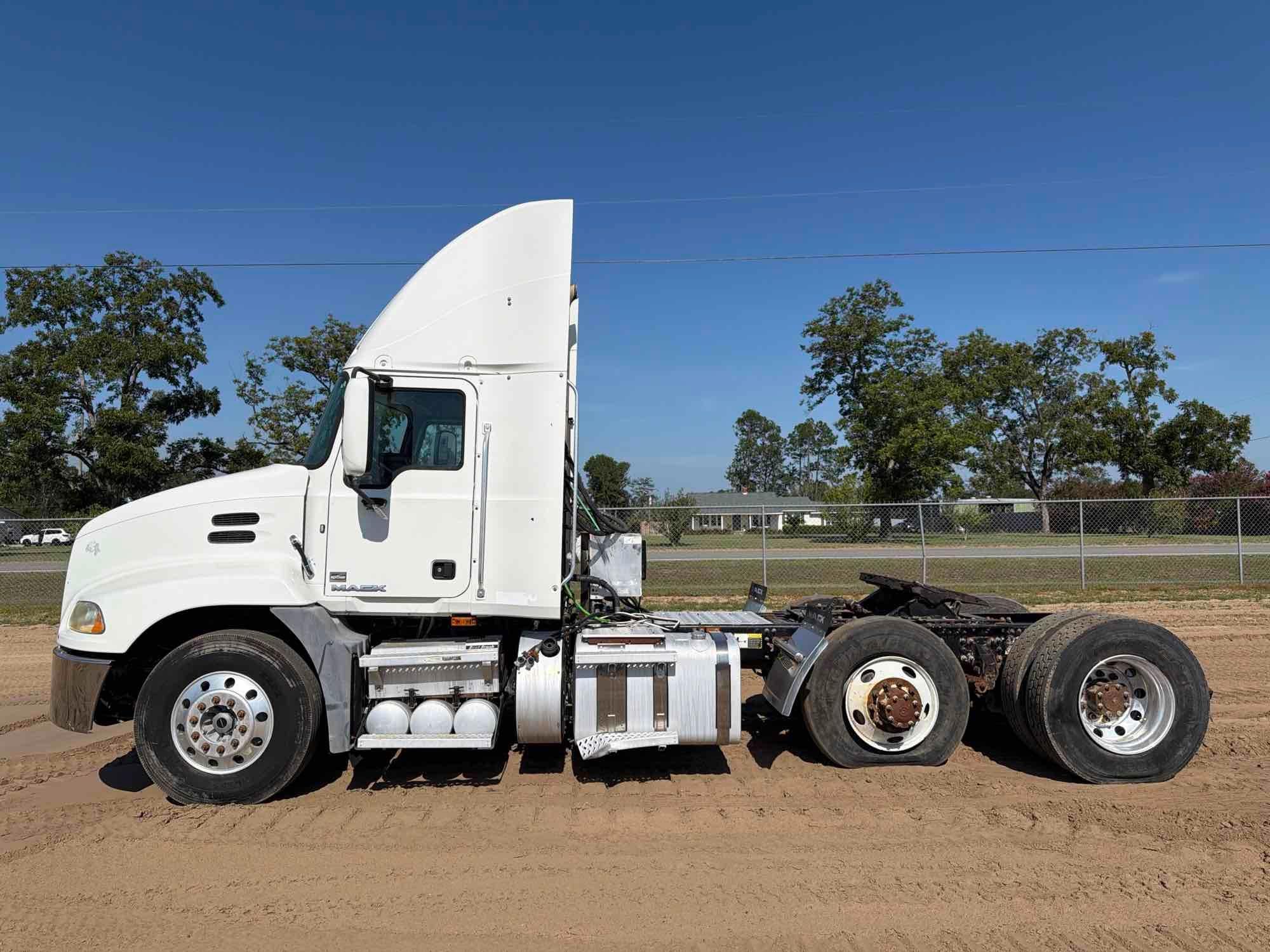 Photo of Mack CXU613