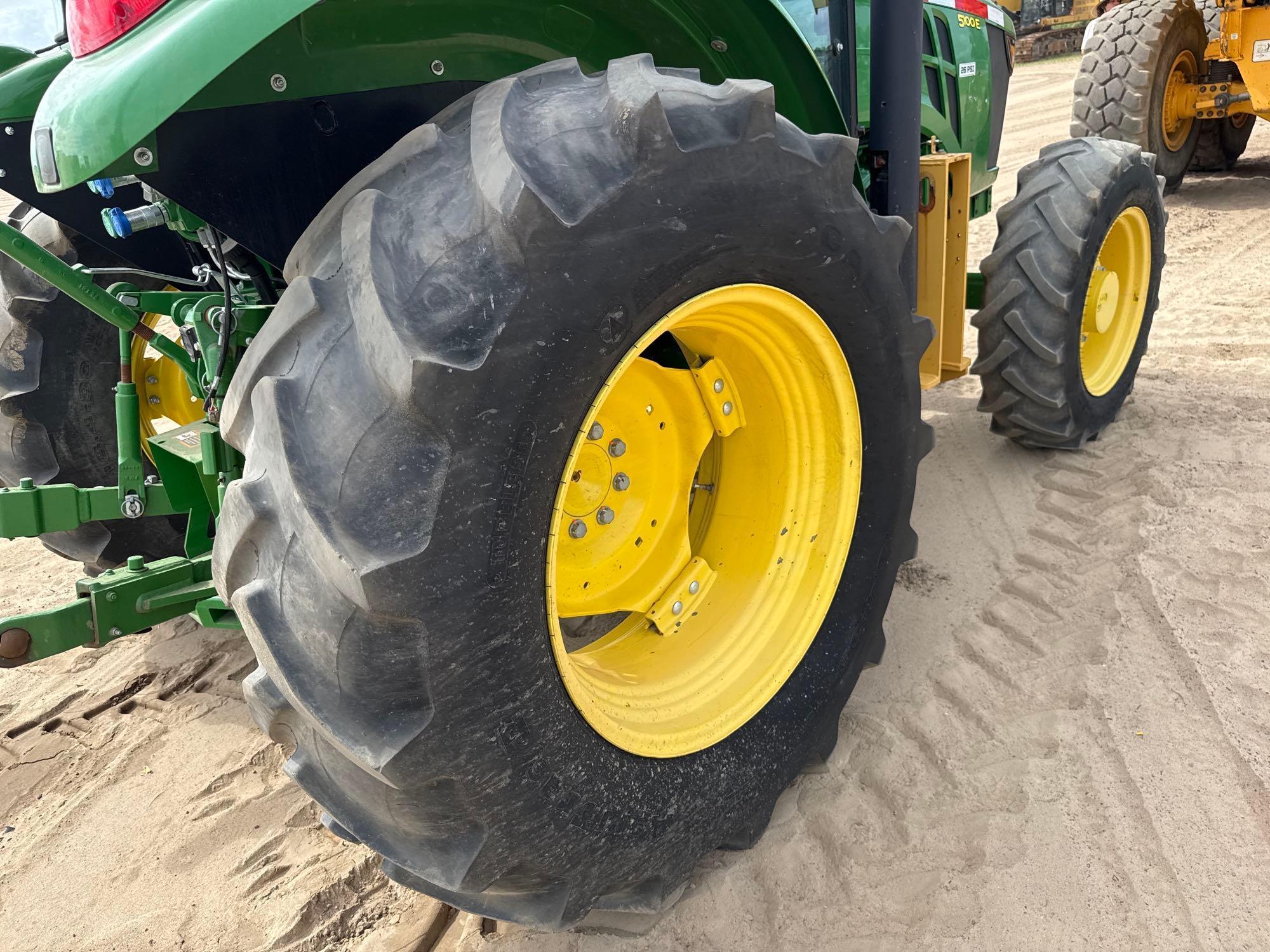 John Deere 5100E