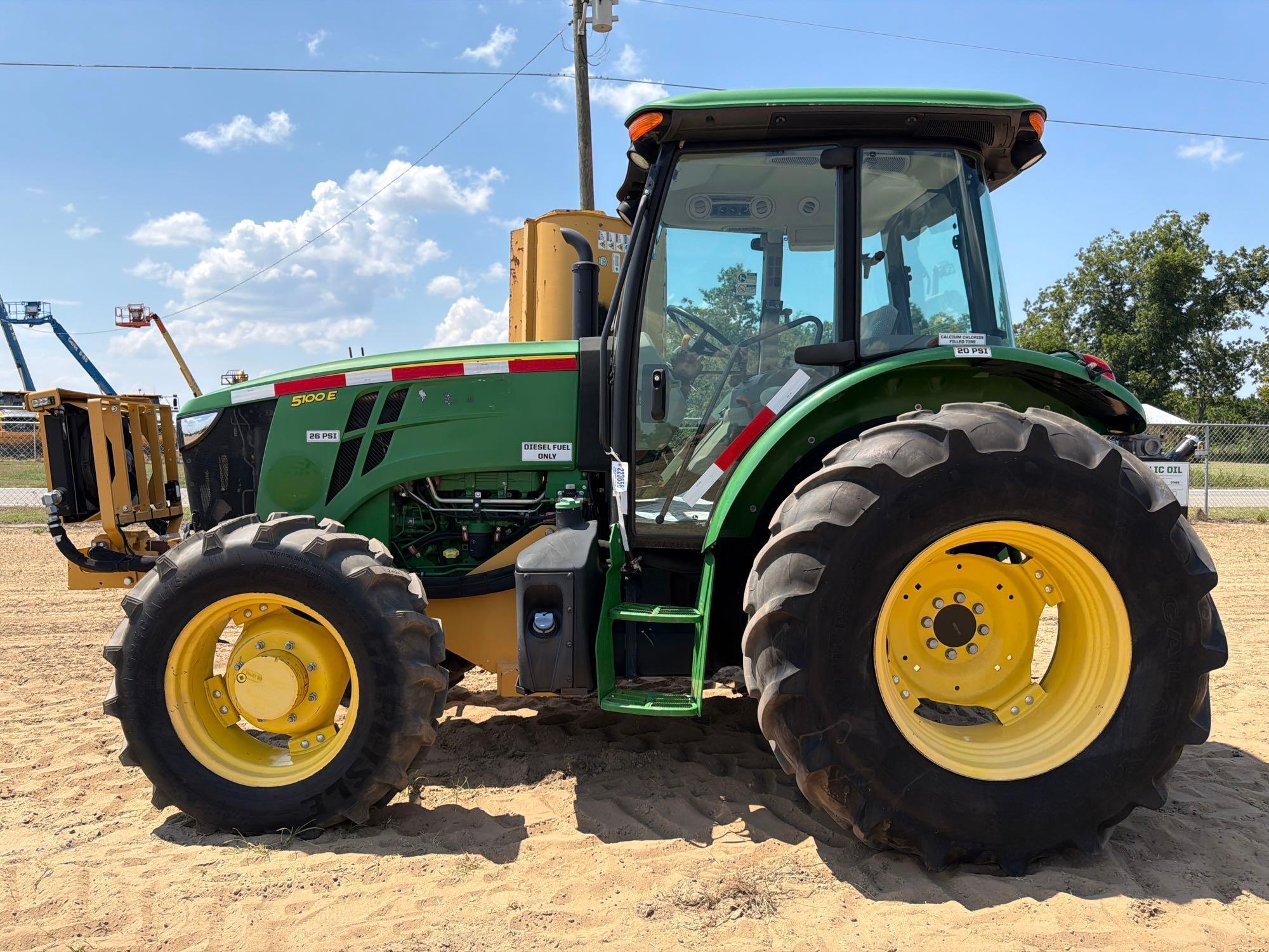 Photo of John Deere 5100E