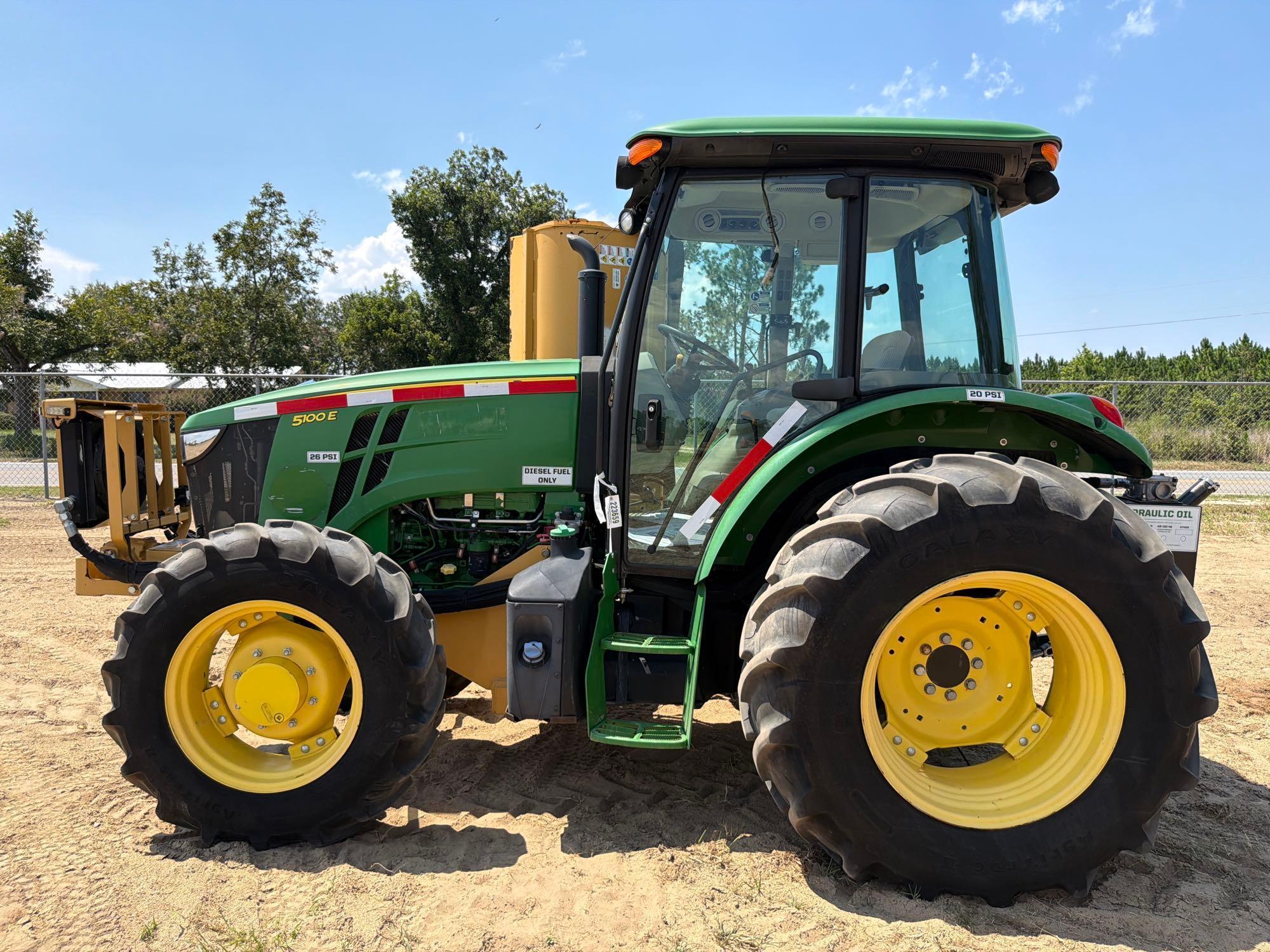 Photo of John Deere 5100E