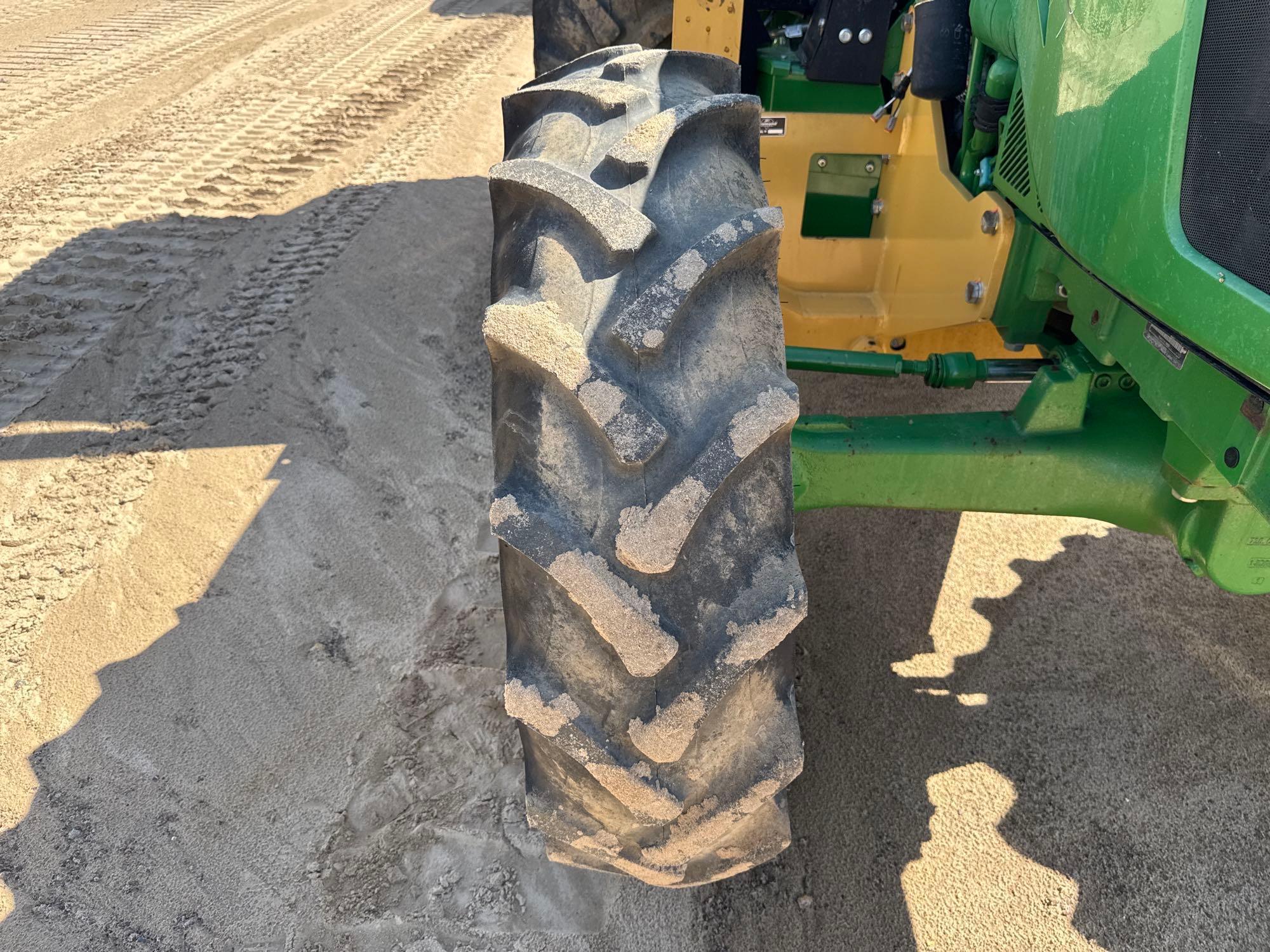 John Deere 5100E