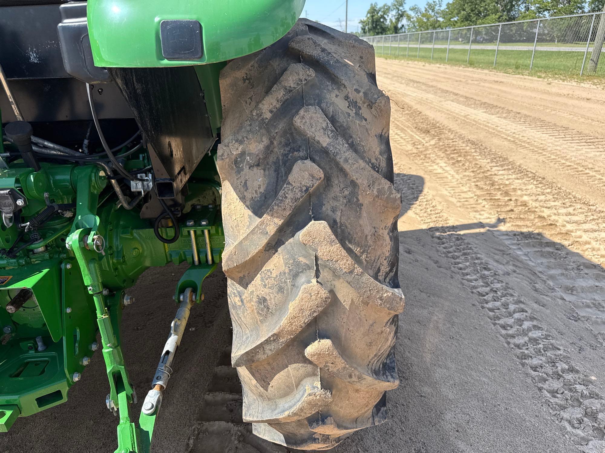 John Deere 5100E