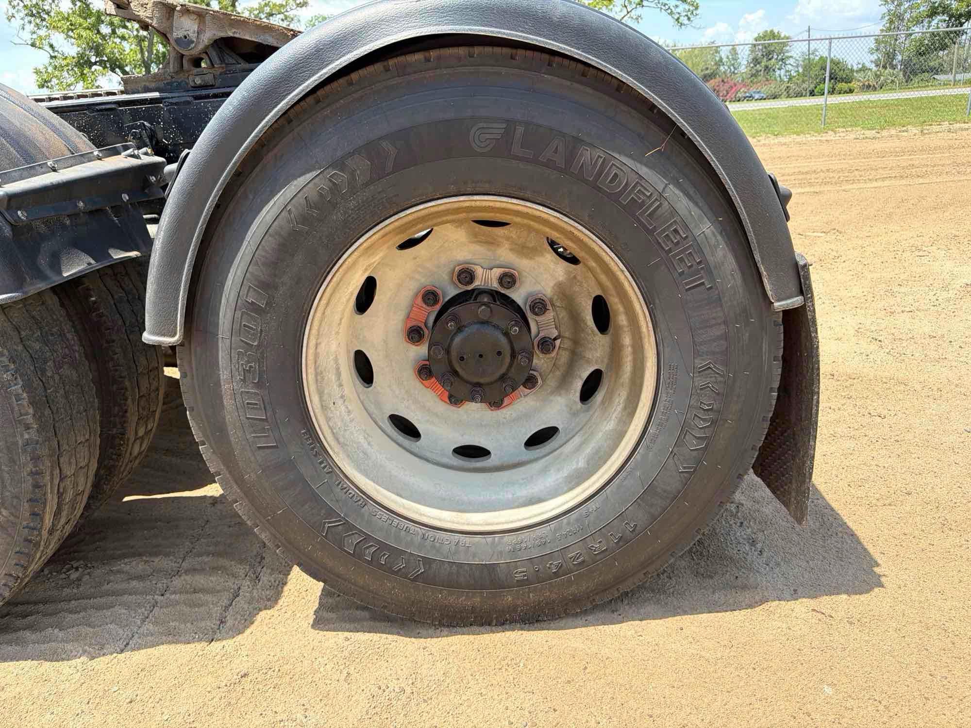 2001 Peterbilt 379