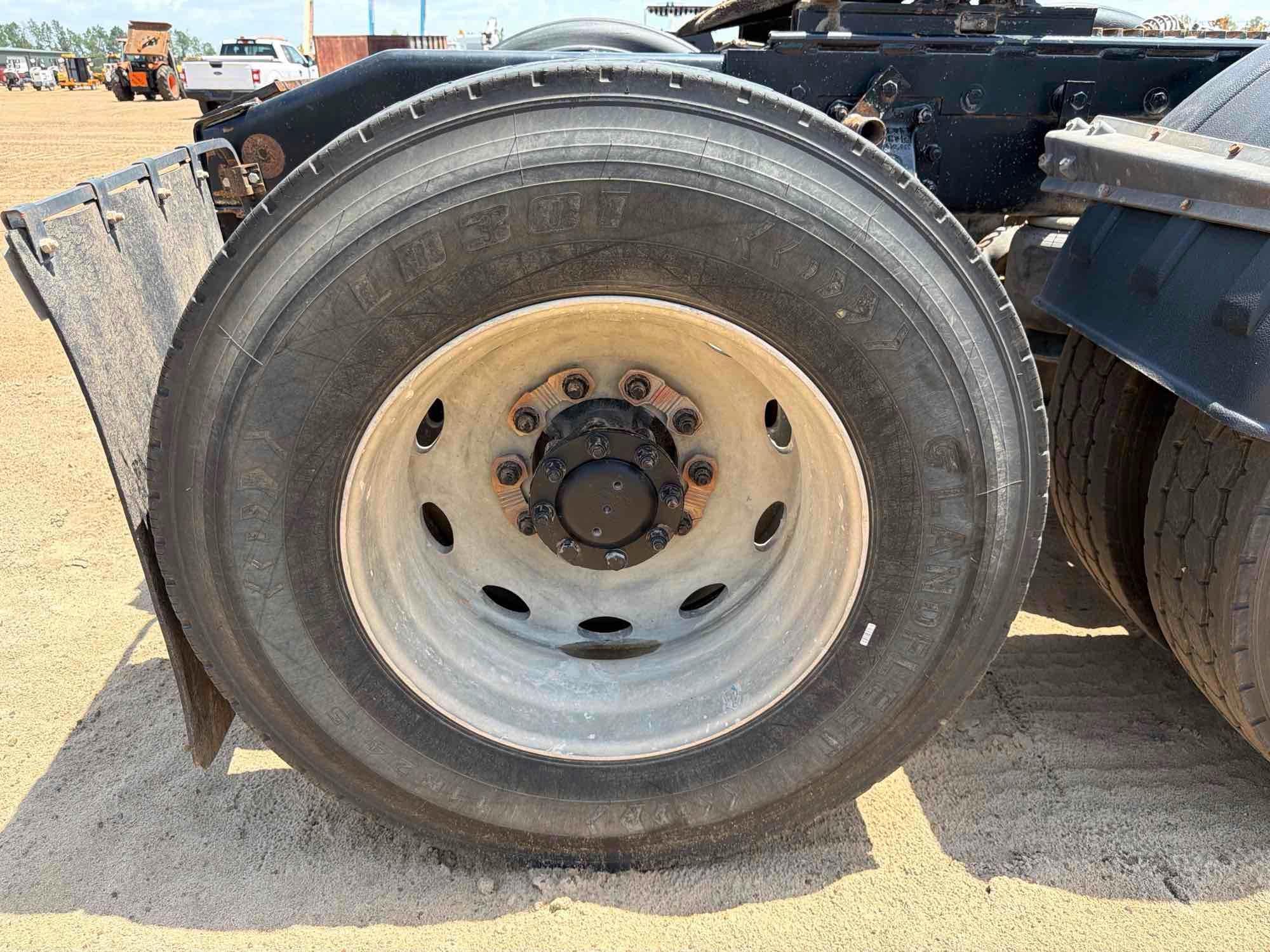 2001 Peterbilt 379