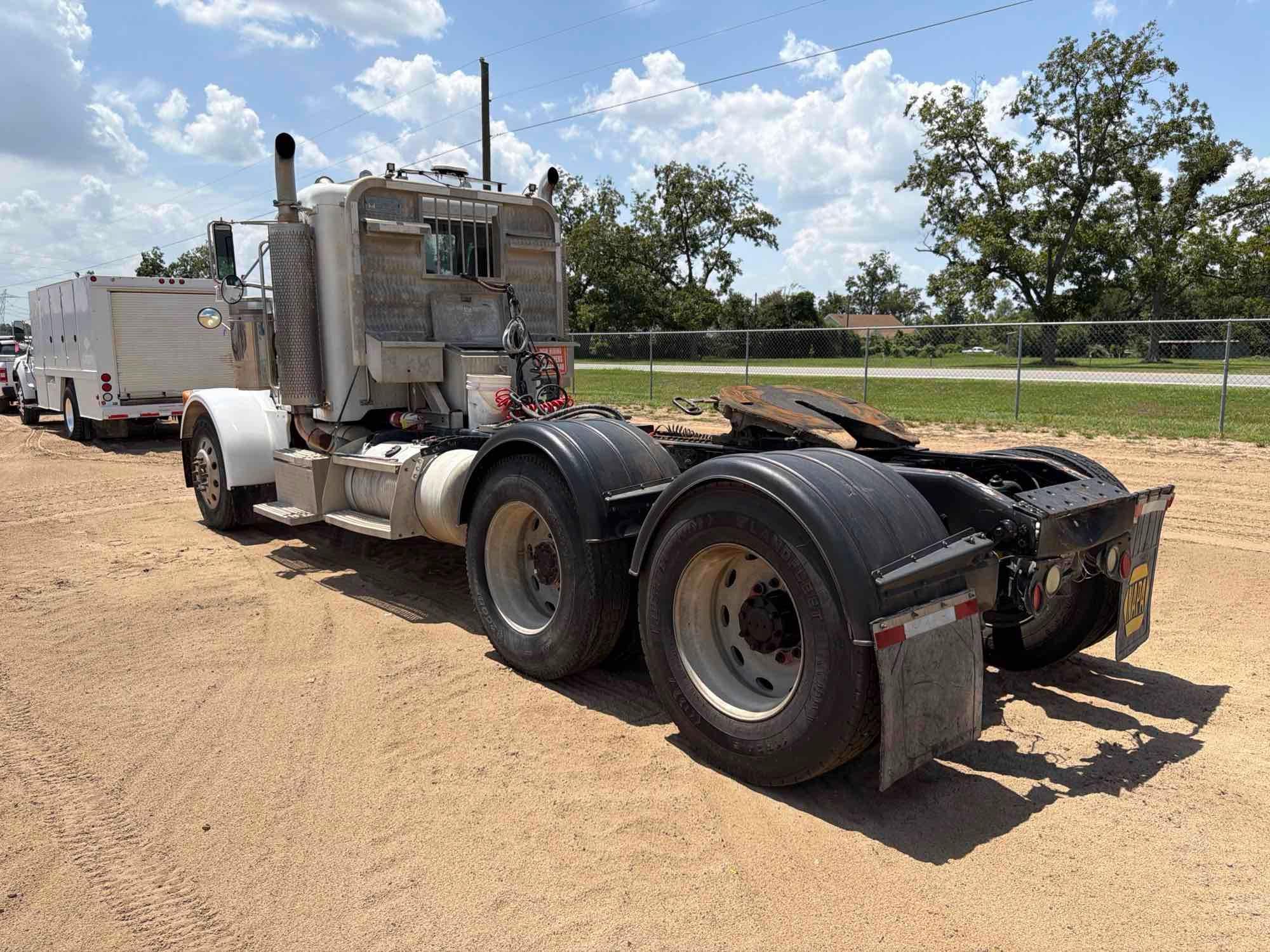 2001 Peterbilt 379