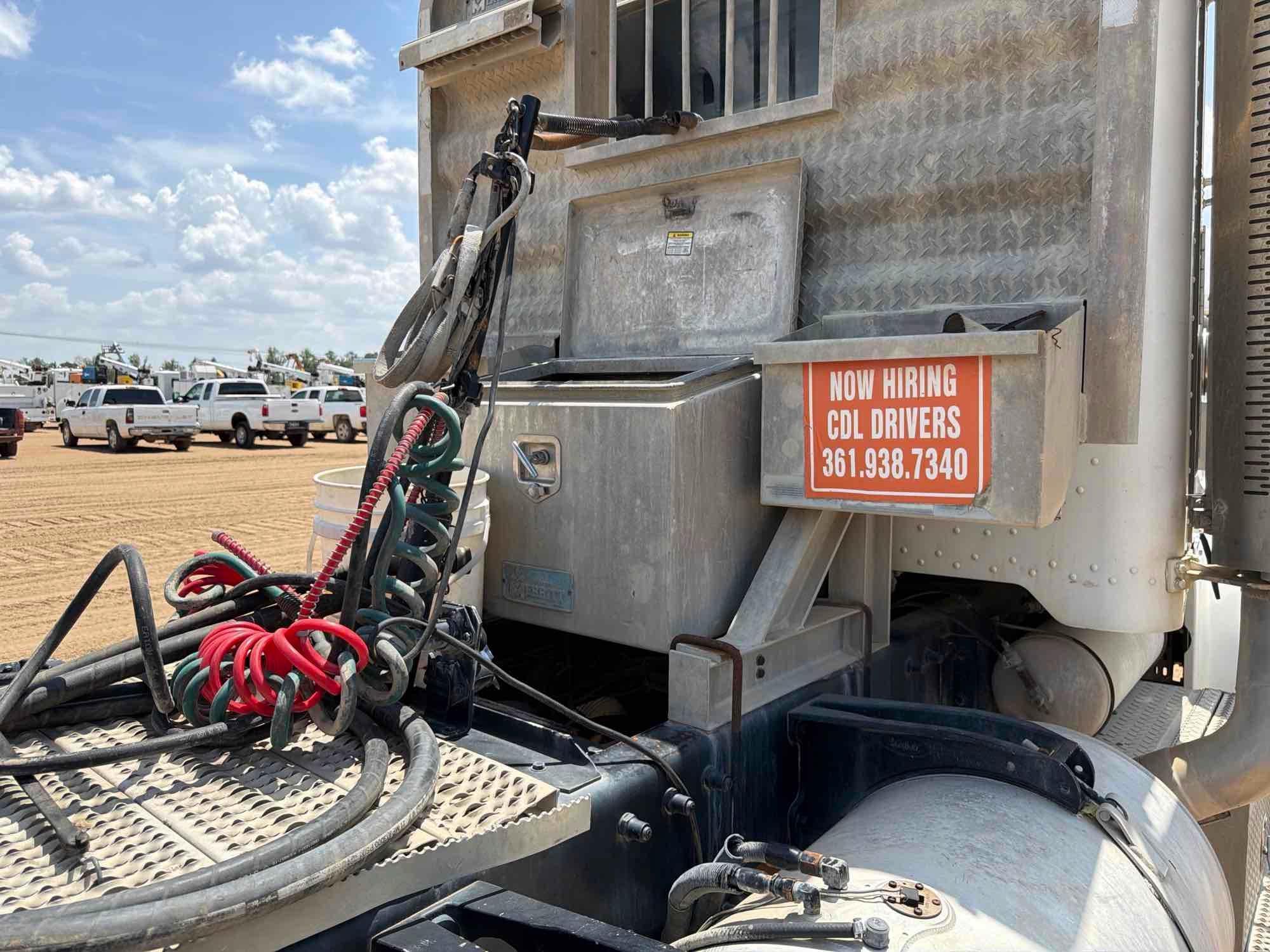 2001 Peterbilt 379