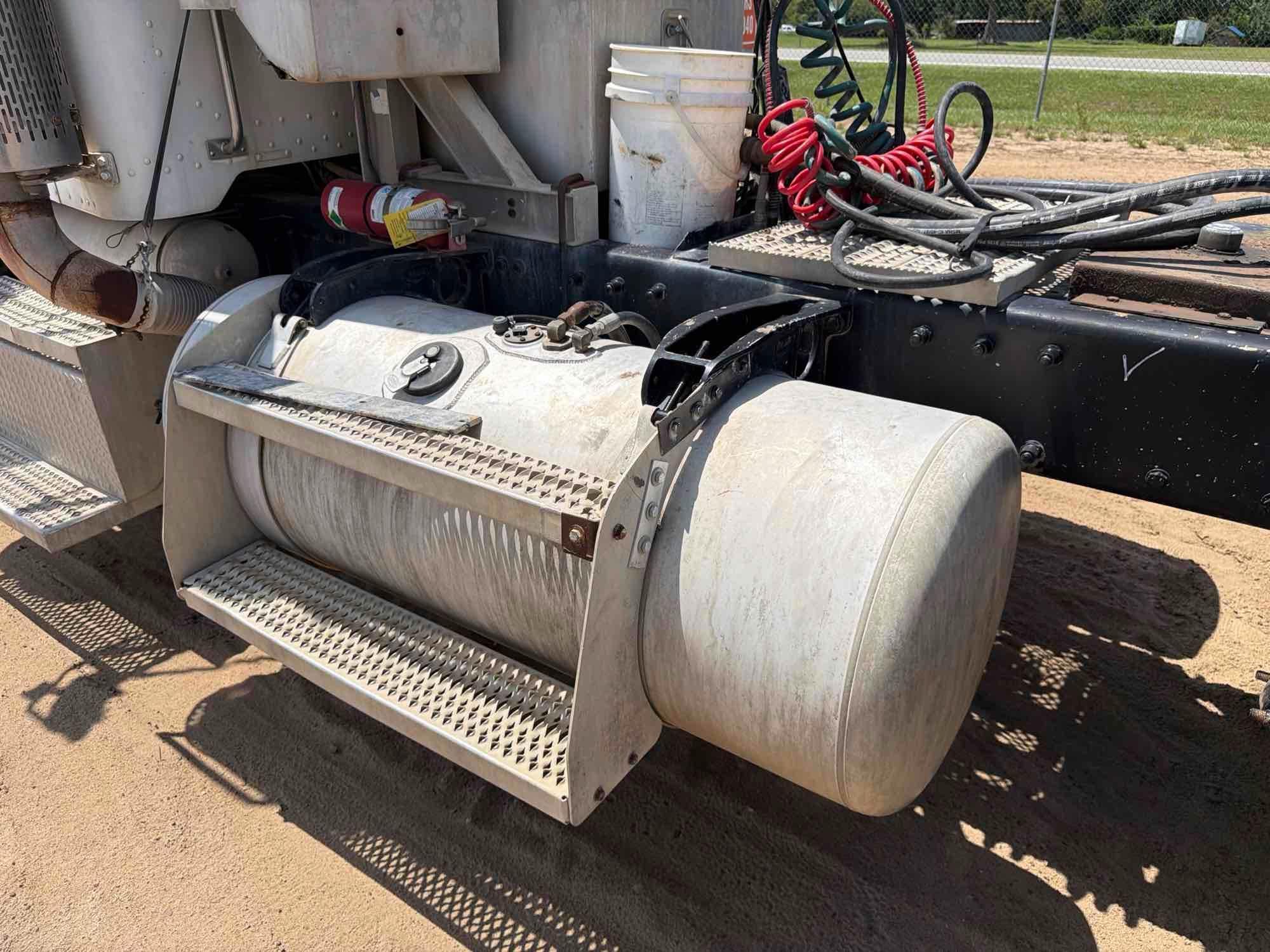 2001 Peterbilt 379