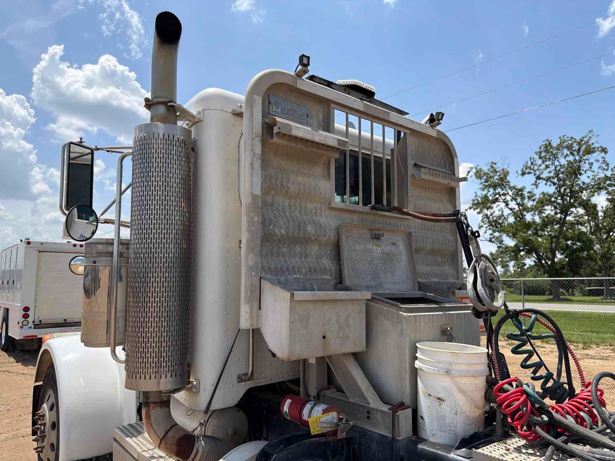 2001 Peterbilt 379
