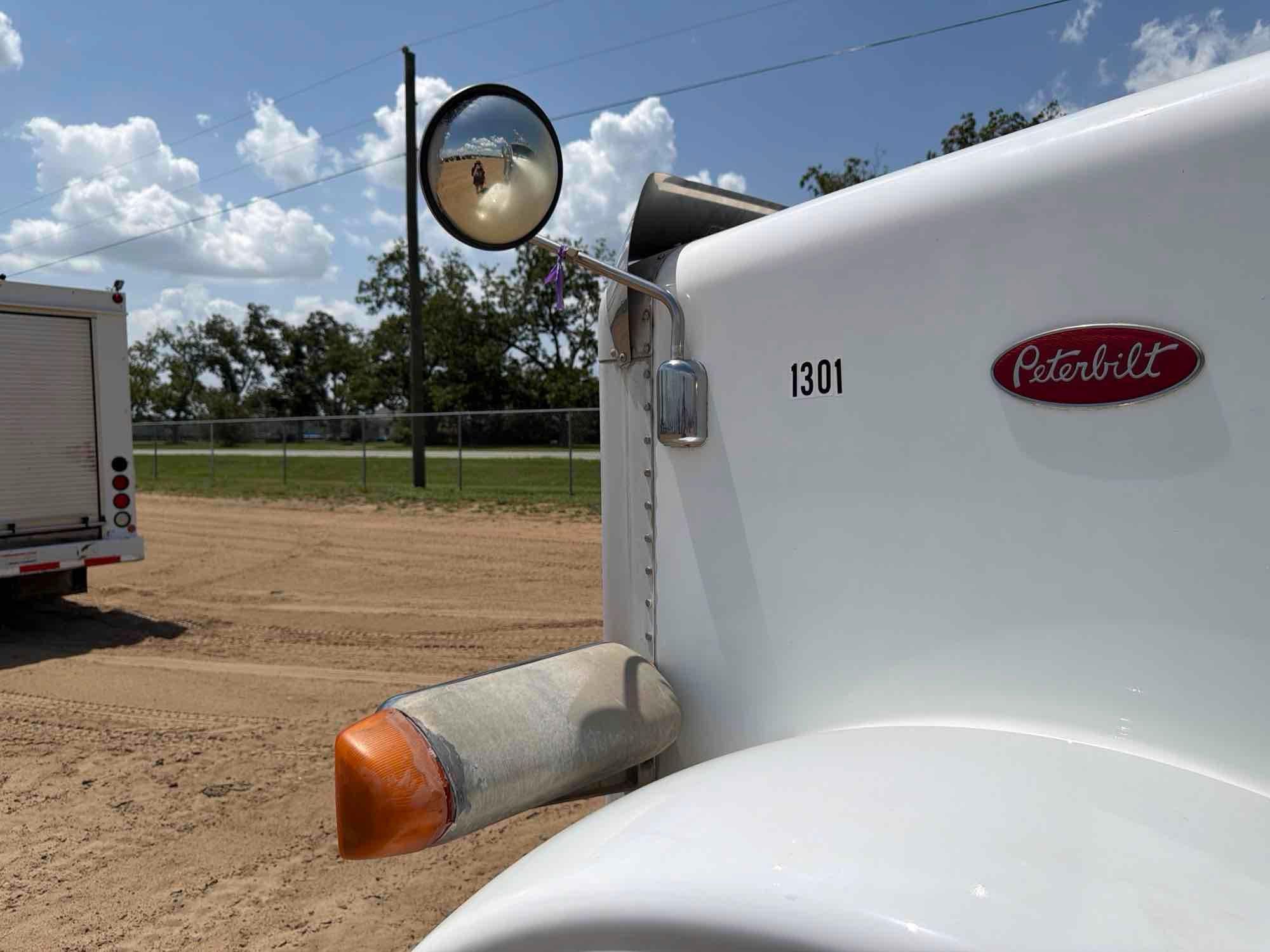 2001 Peterbilt 379