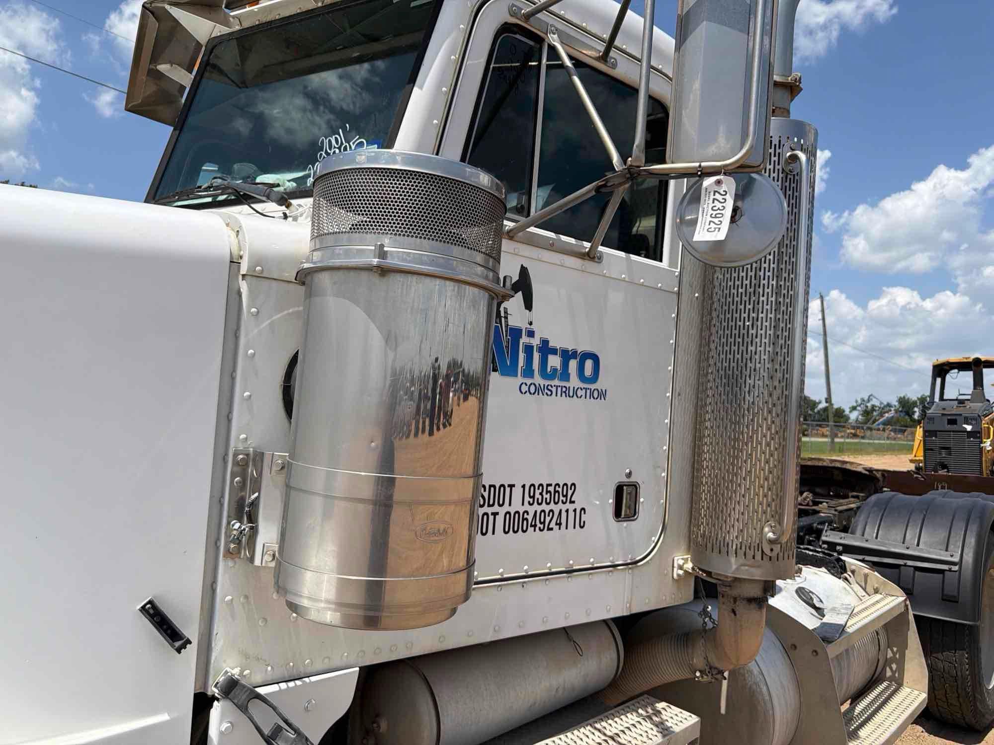 2001 Peterbilt 379