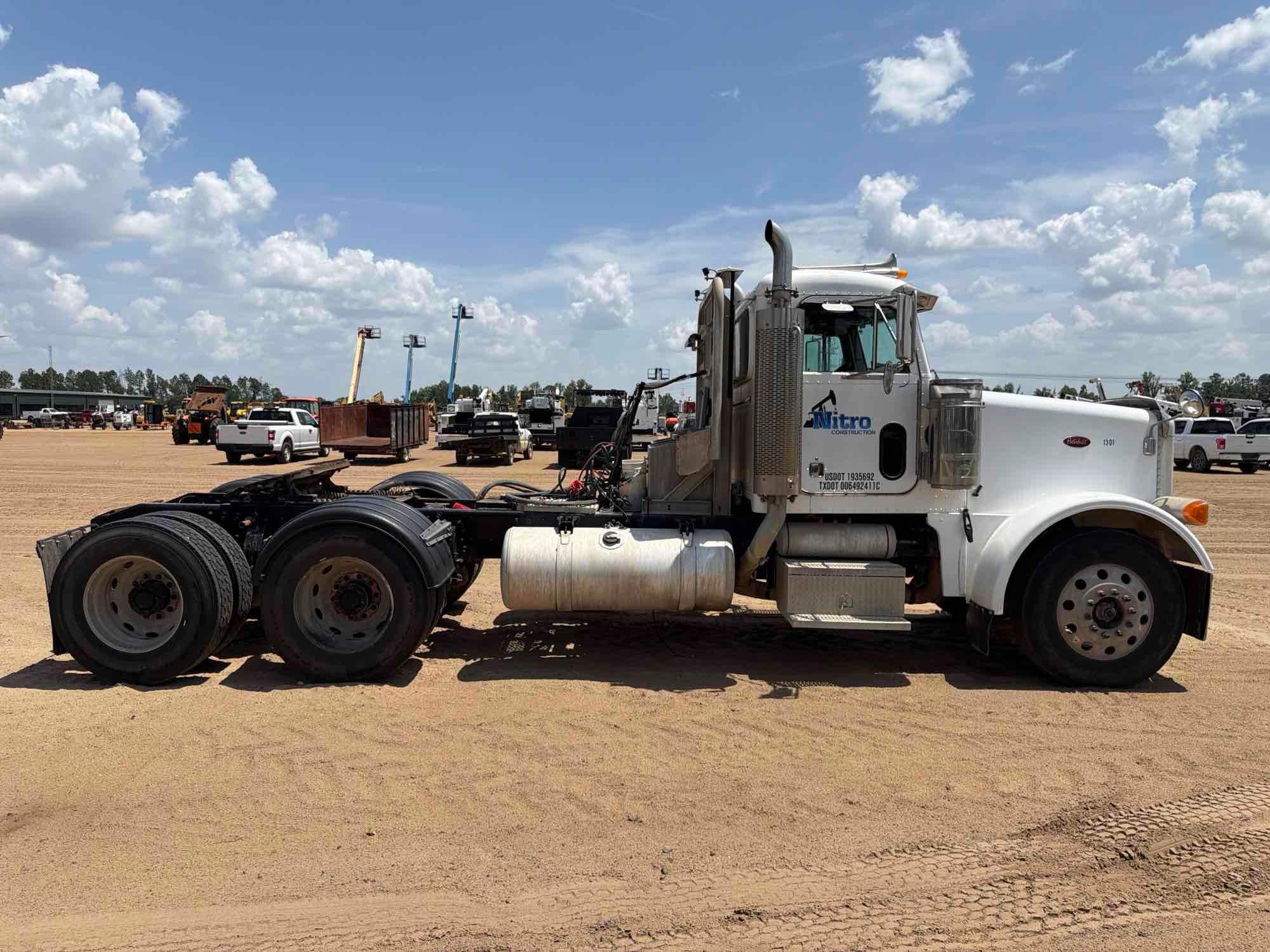 2001 Peterbilt 379
