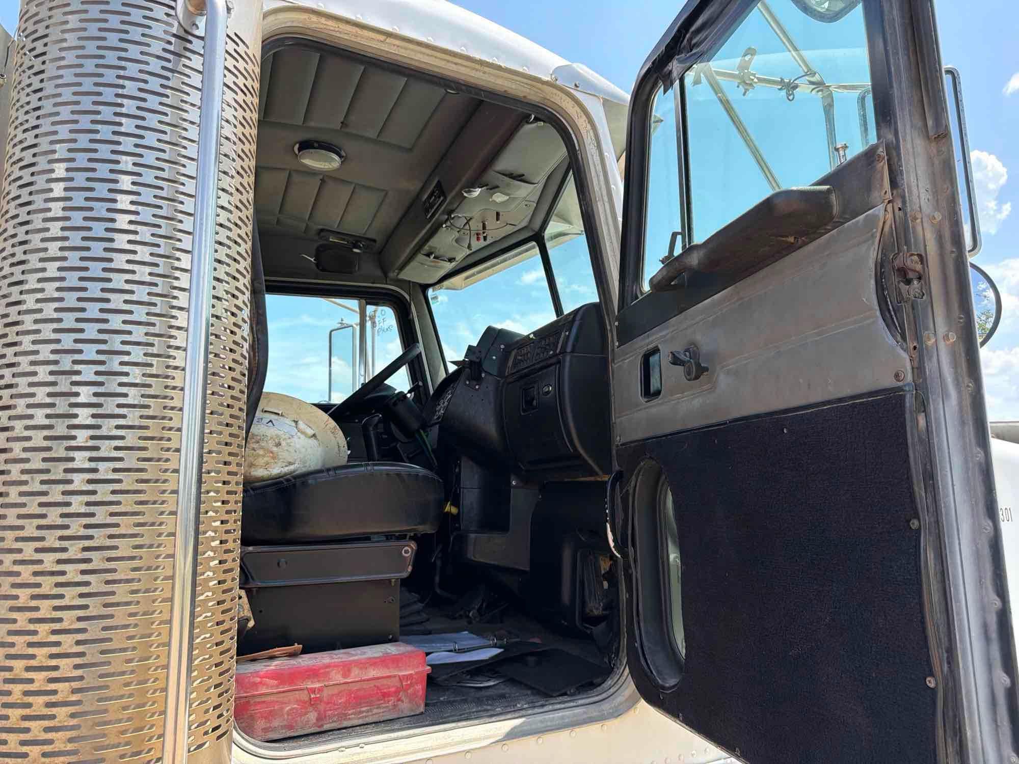 2001 Peterbilt 379