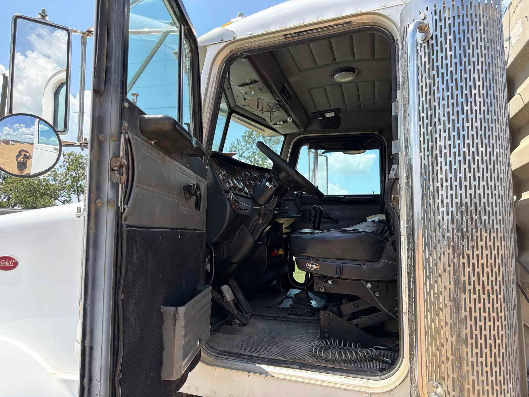 2001 Peterbilt 379