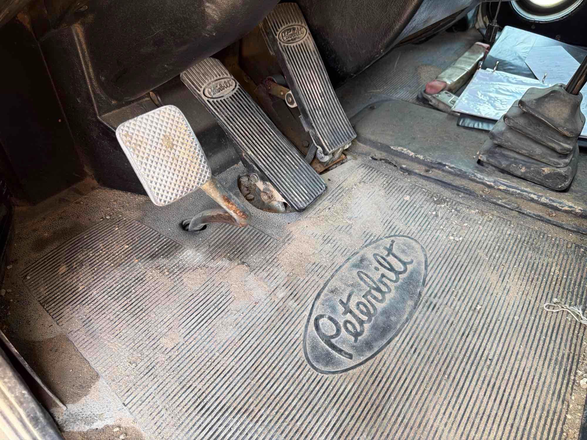 2001 Peterbilt 379