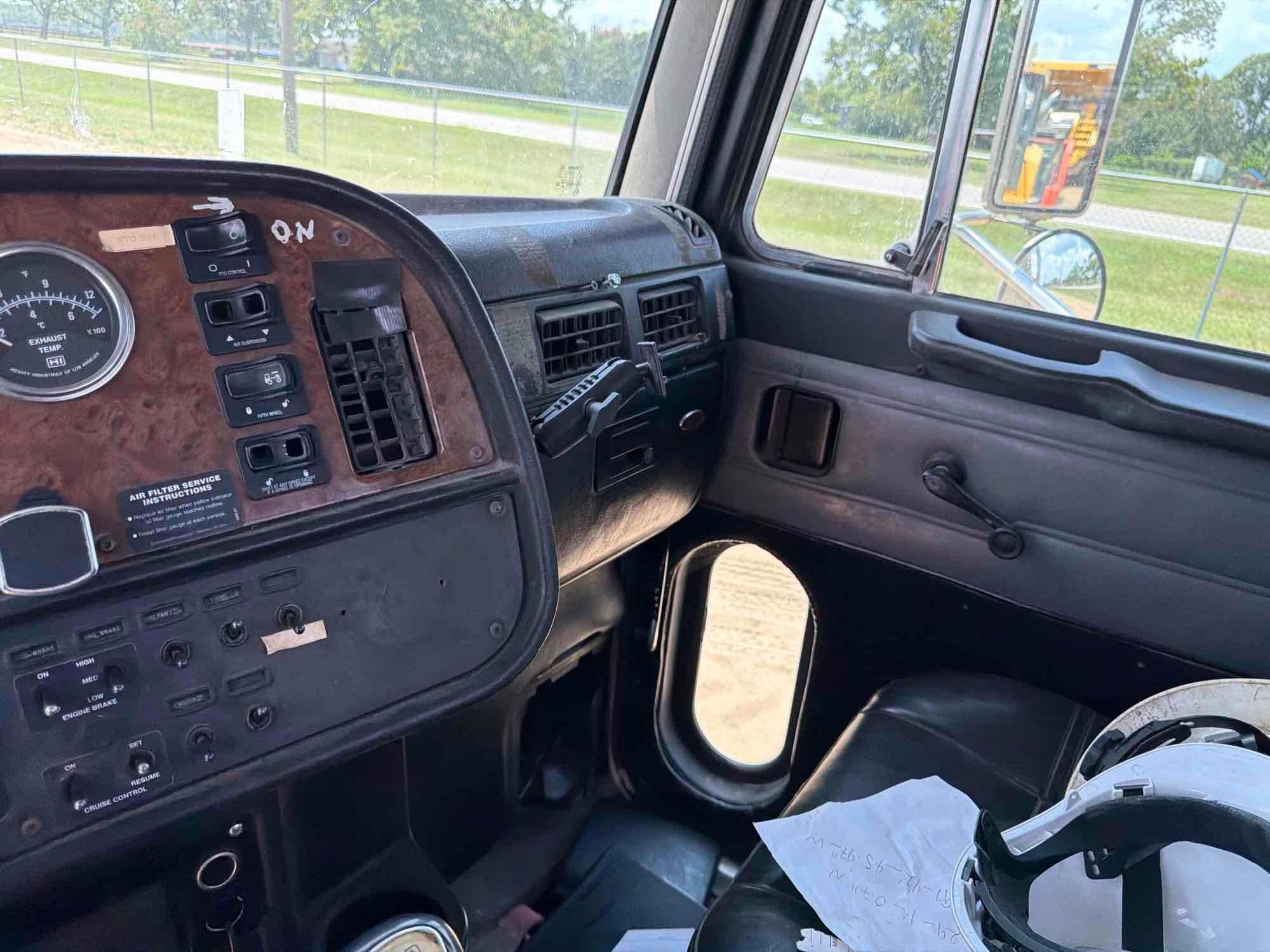 2001 Peterbilt 379