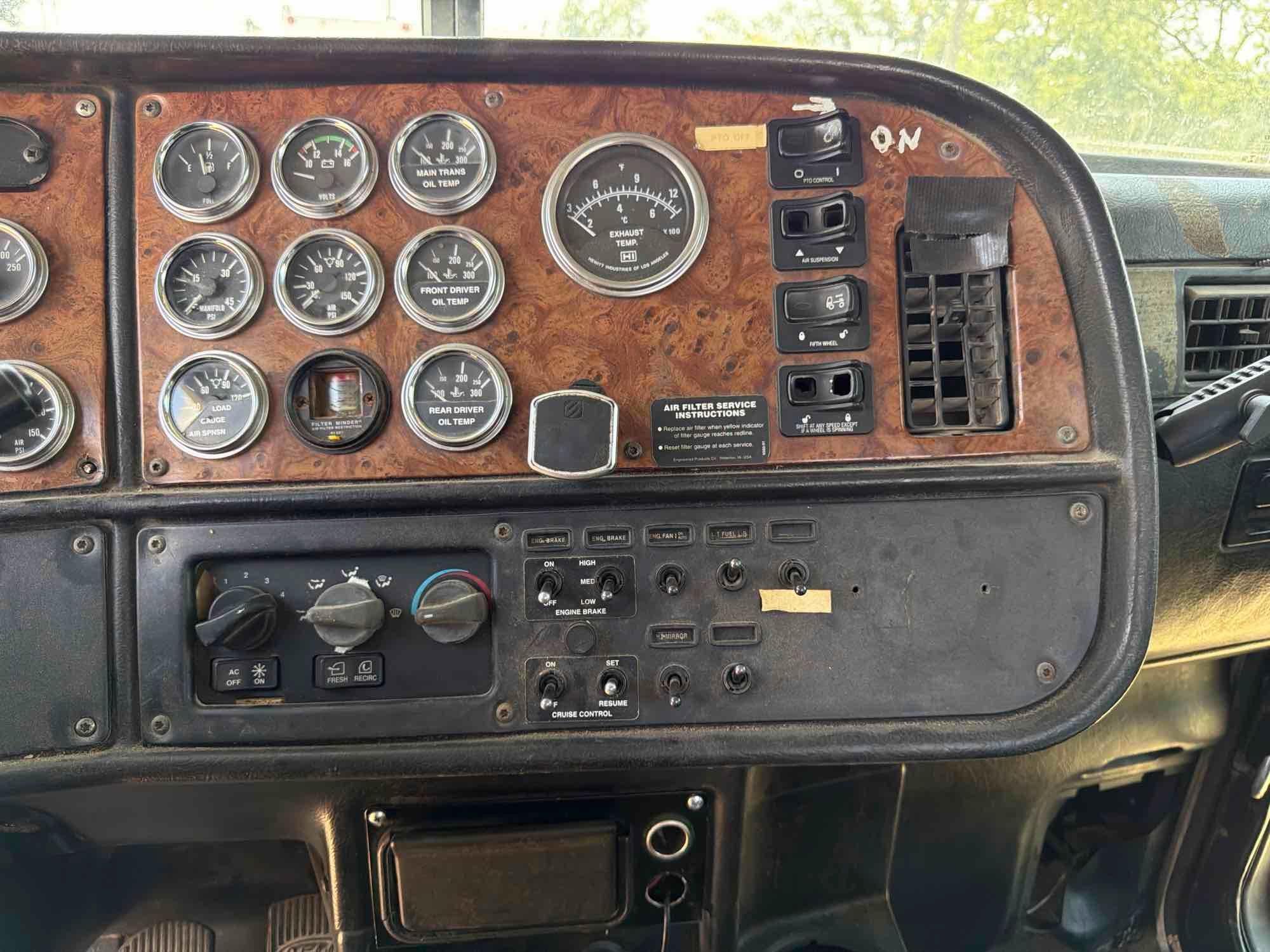 2001 Peterbilt 379