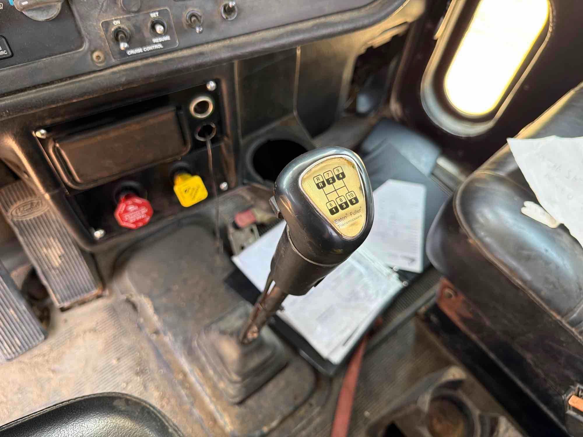 2001 Peterbilt 379