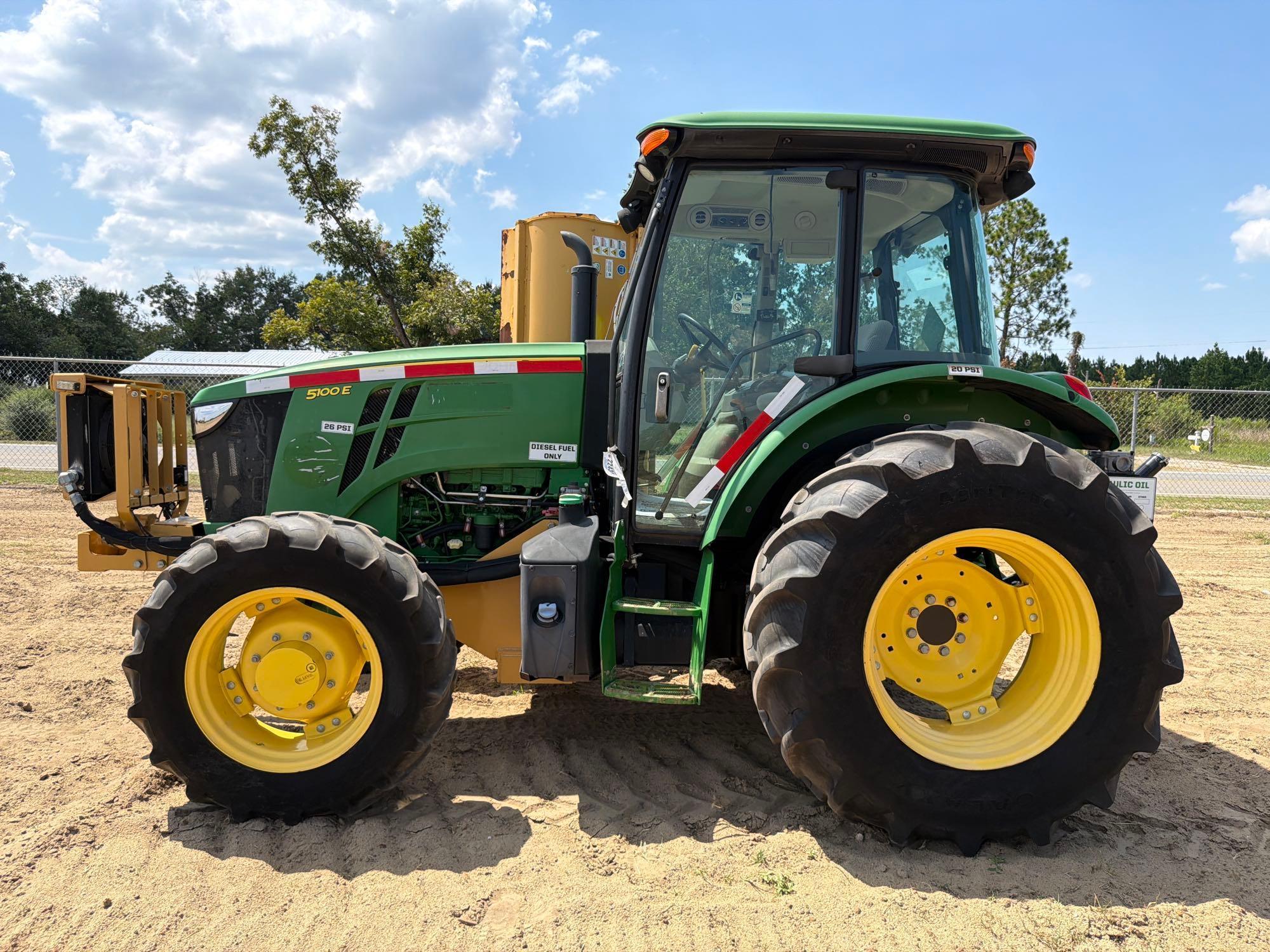 Photo of John Deere 5100E