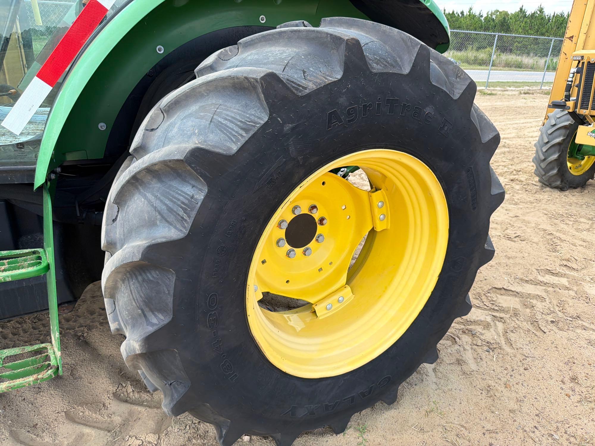 John Deere 5100E