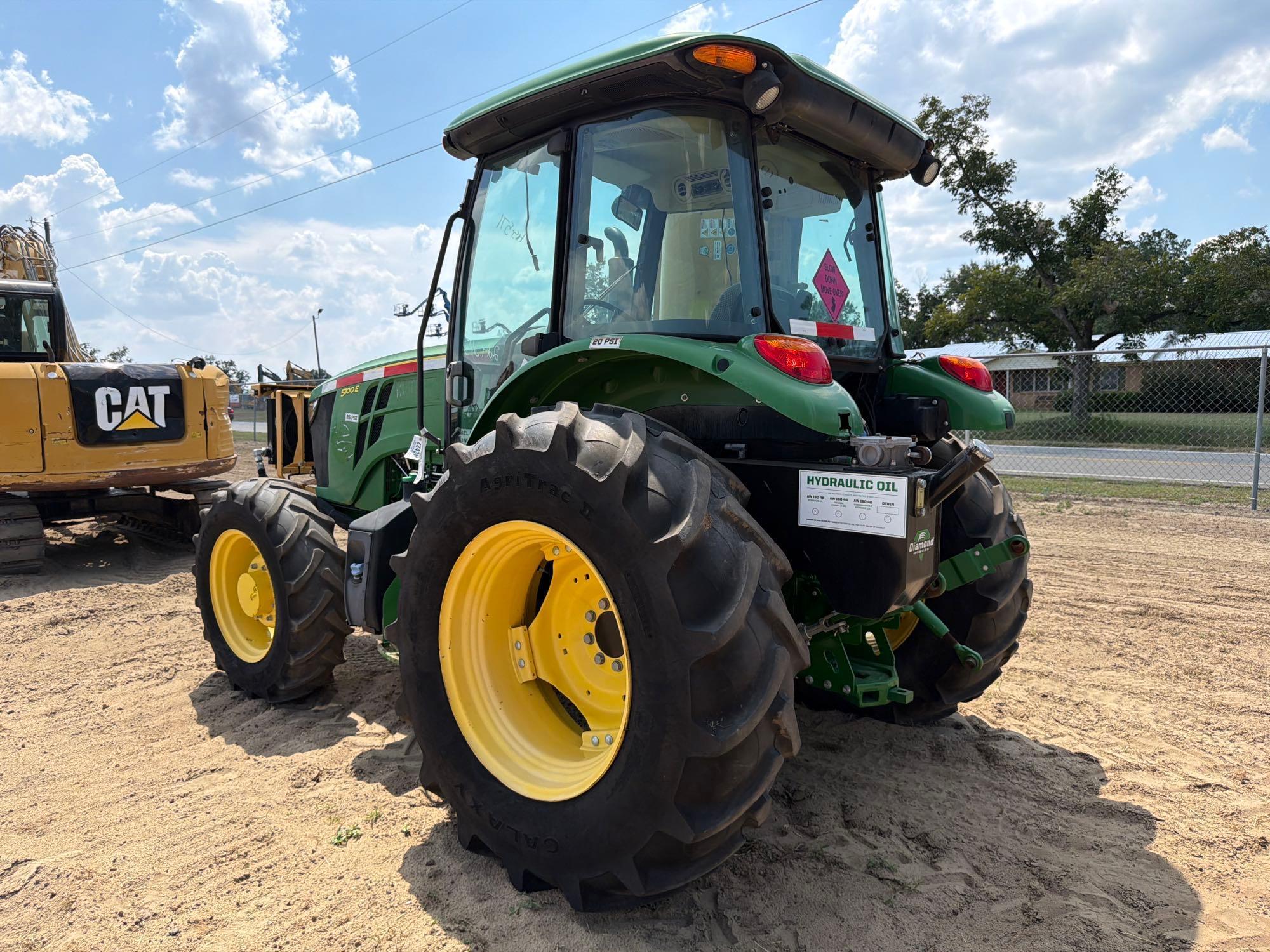 John Deere 5100E