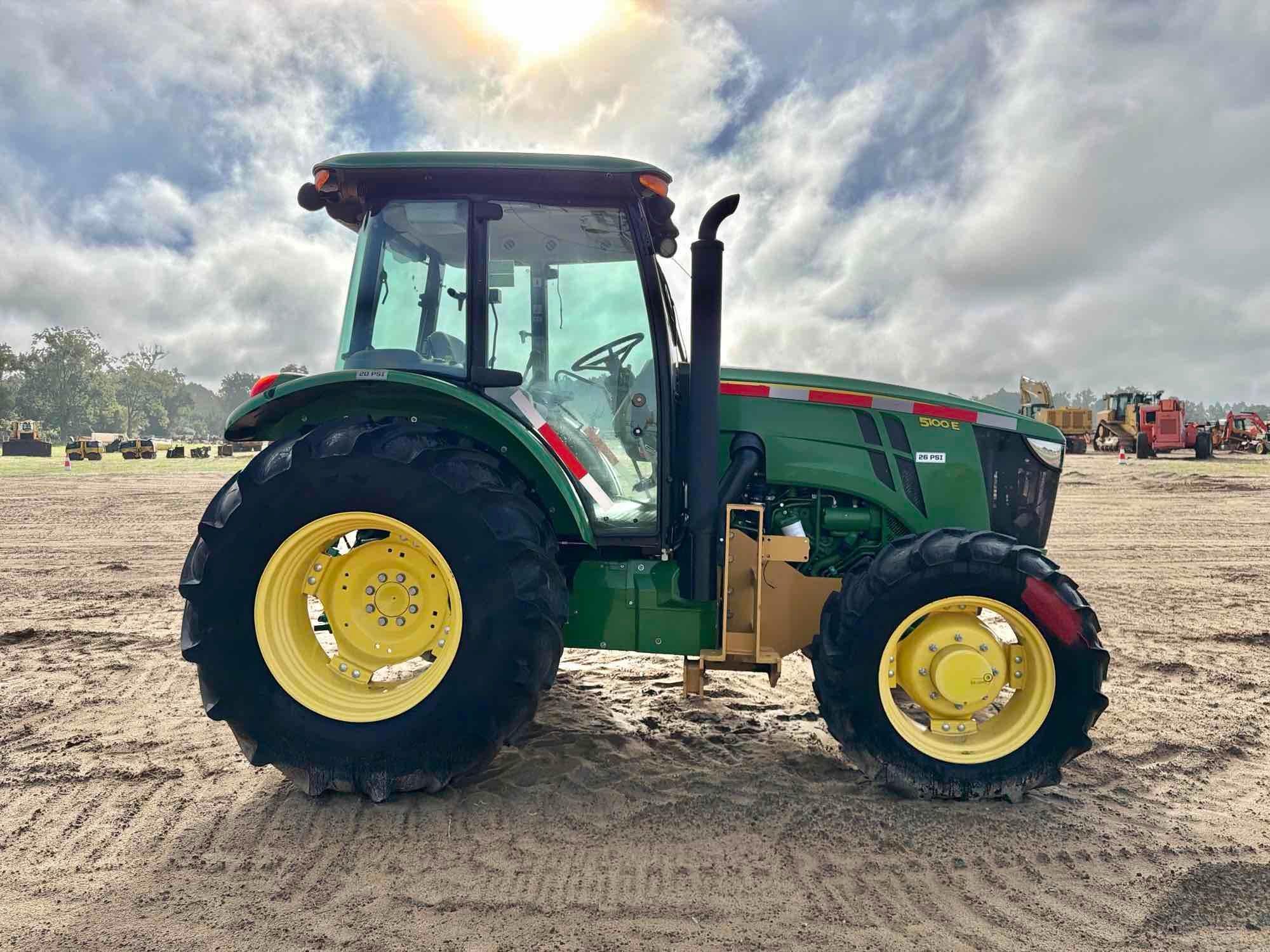 John Deere 5100E