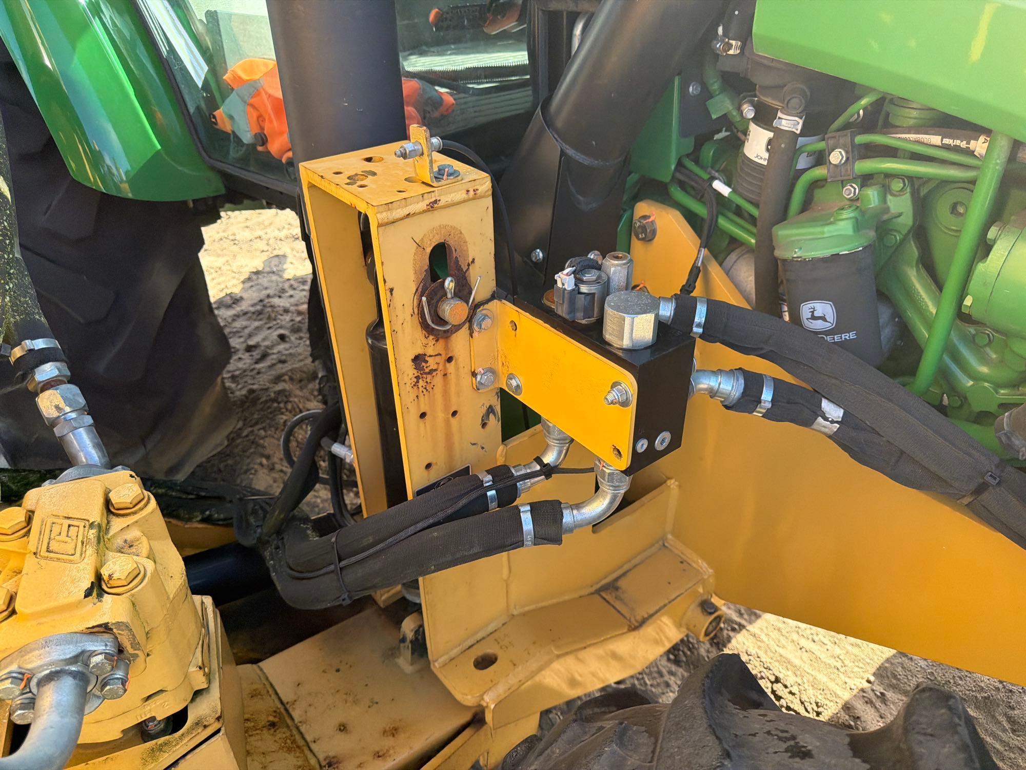 John Deere 5100E