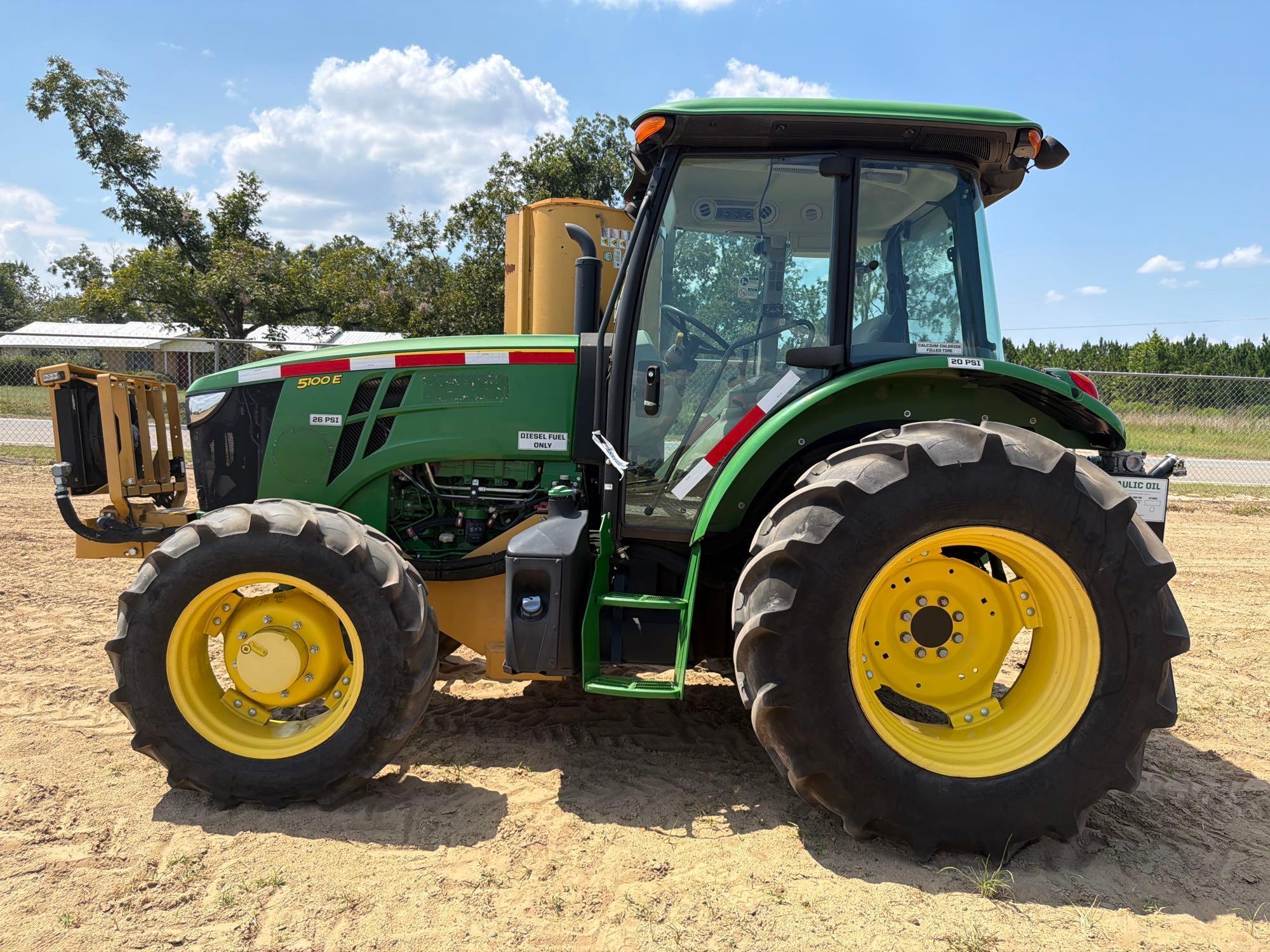 Photo of John Deere 5100E