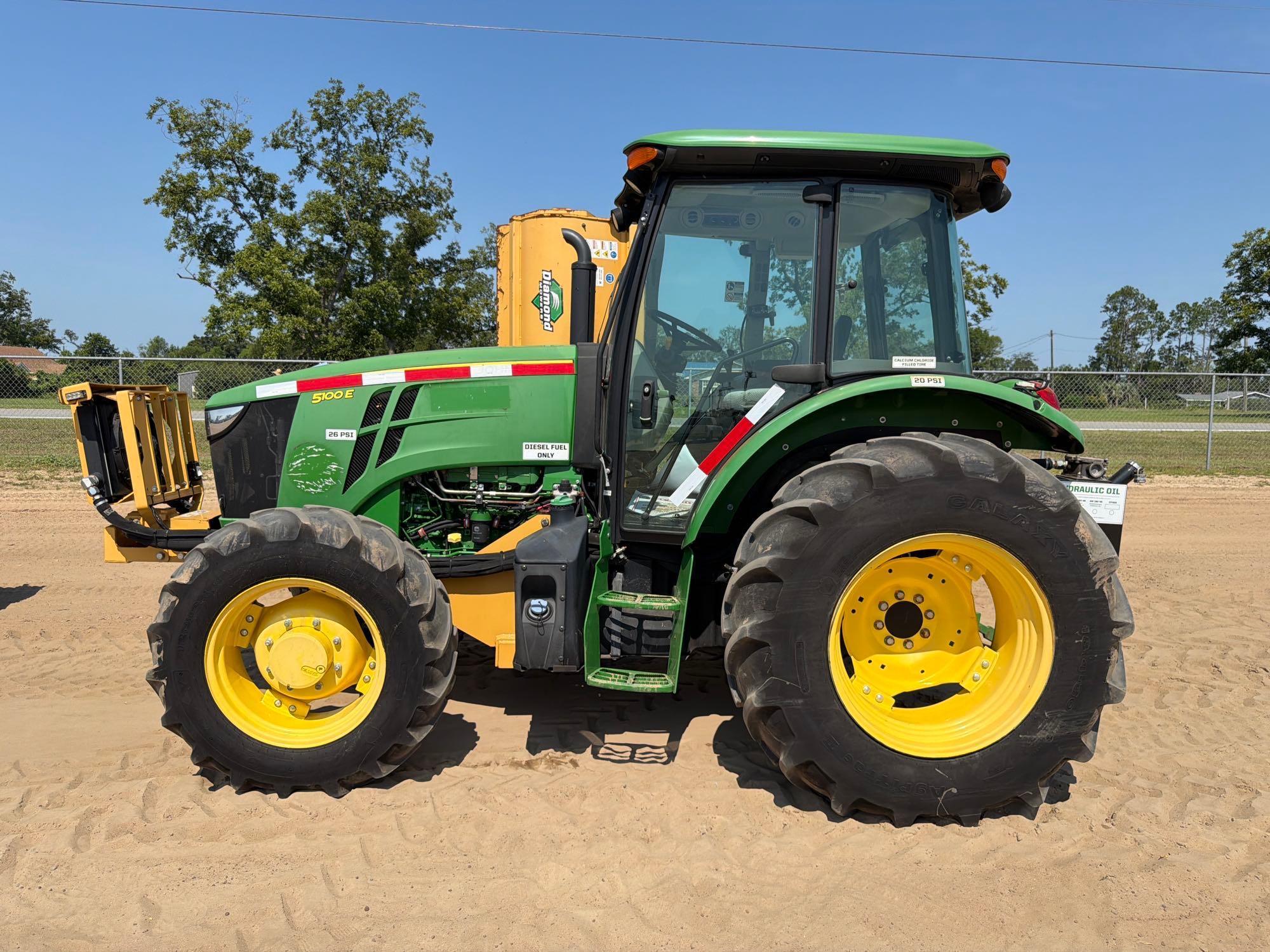 John Deere 5100E