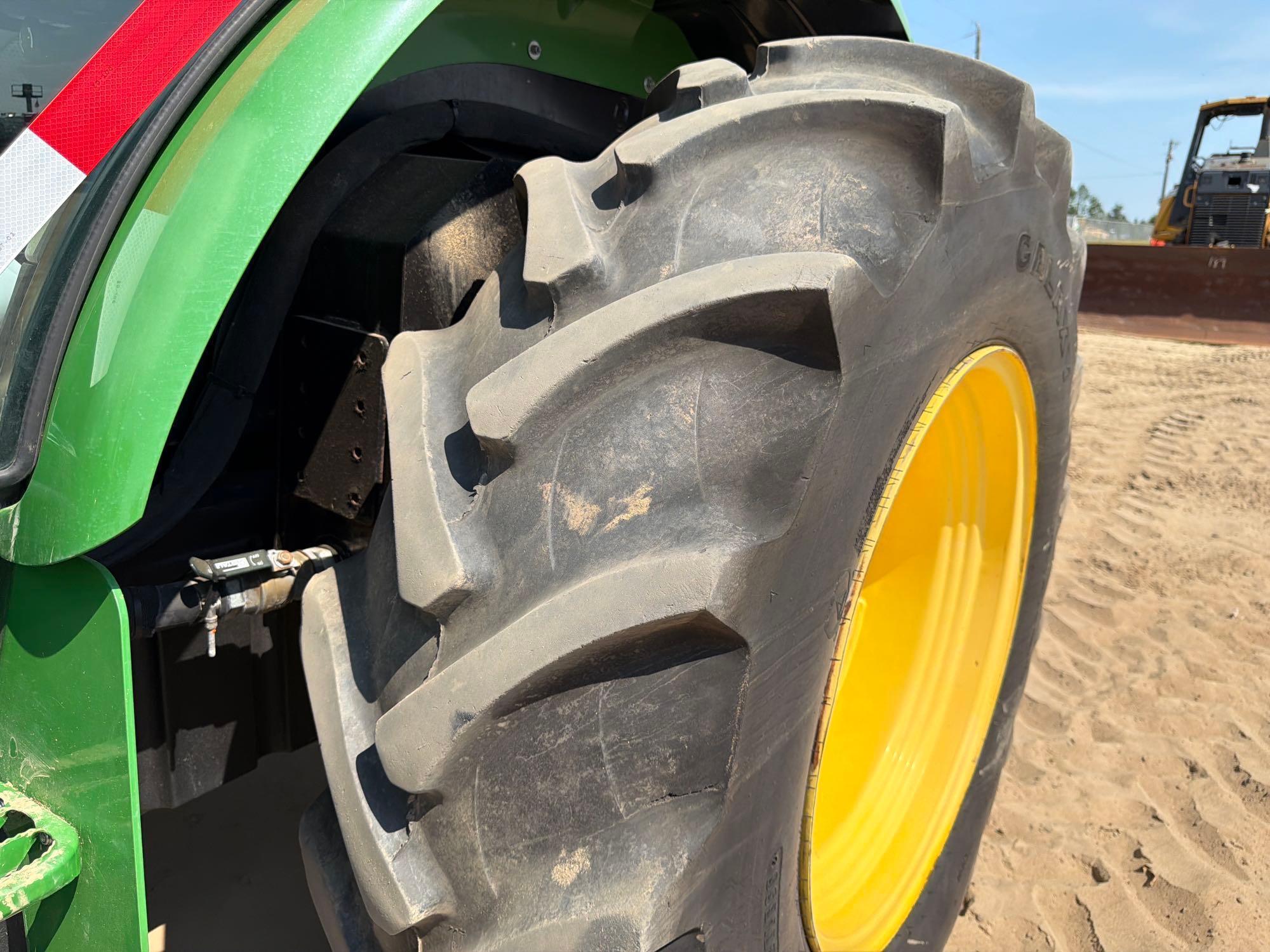 John Deere 5100E