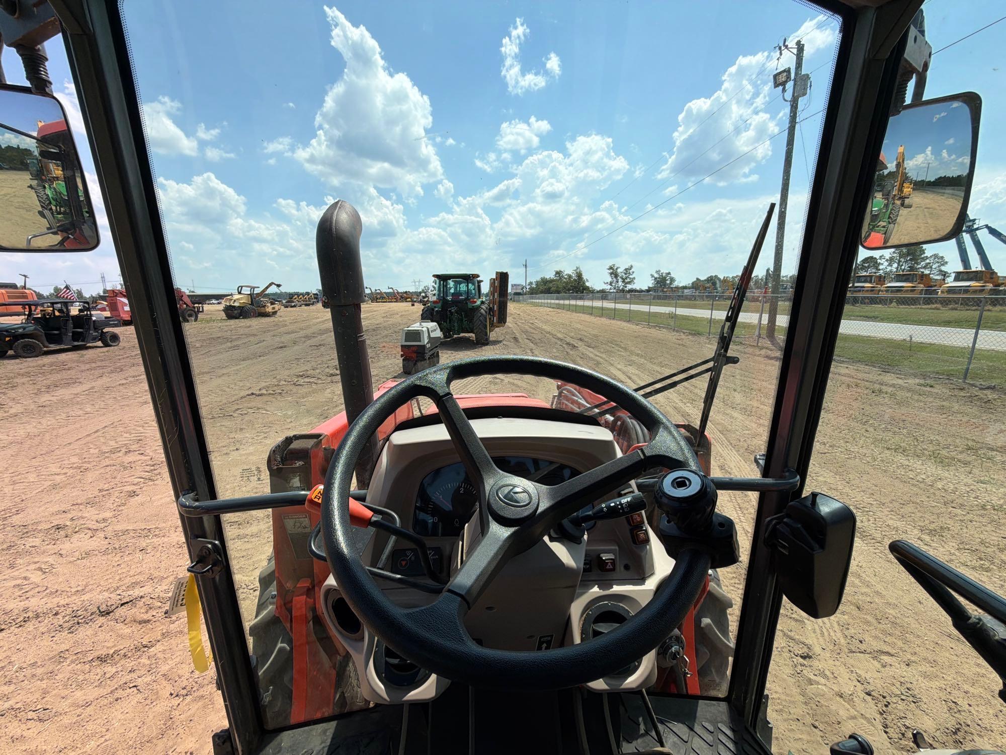 Kubota M7060
