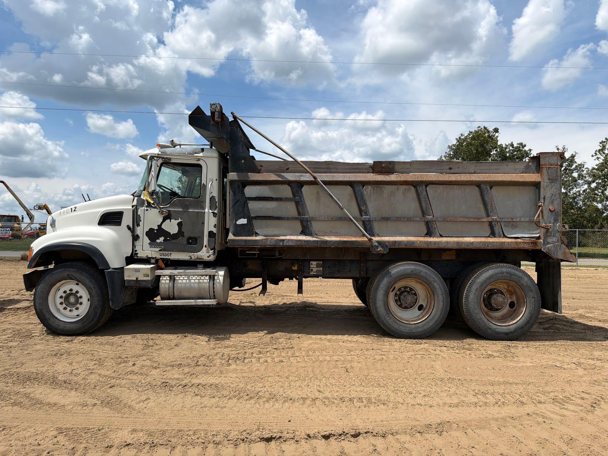 Photo of Mack CV713