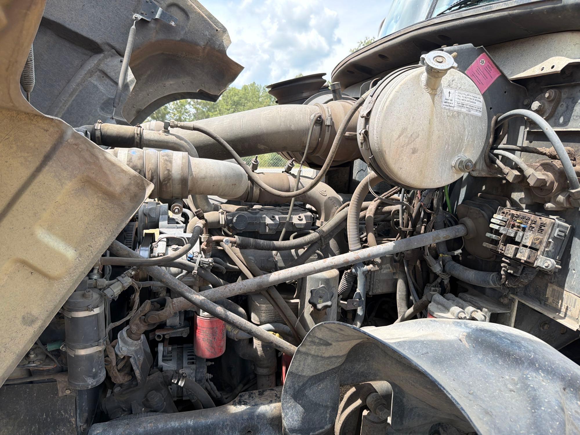 Mack CV713