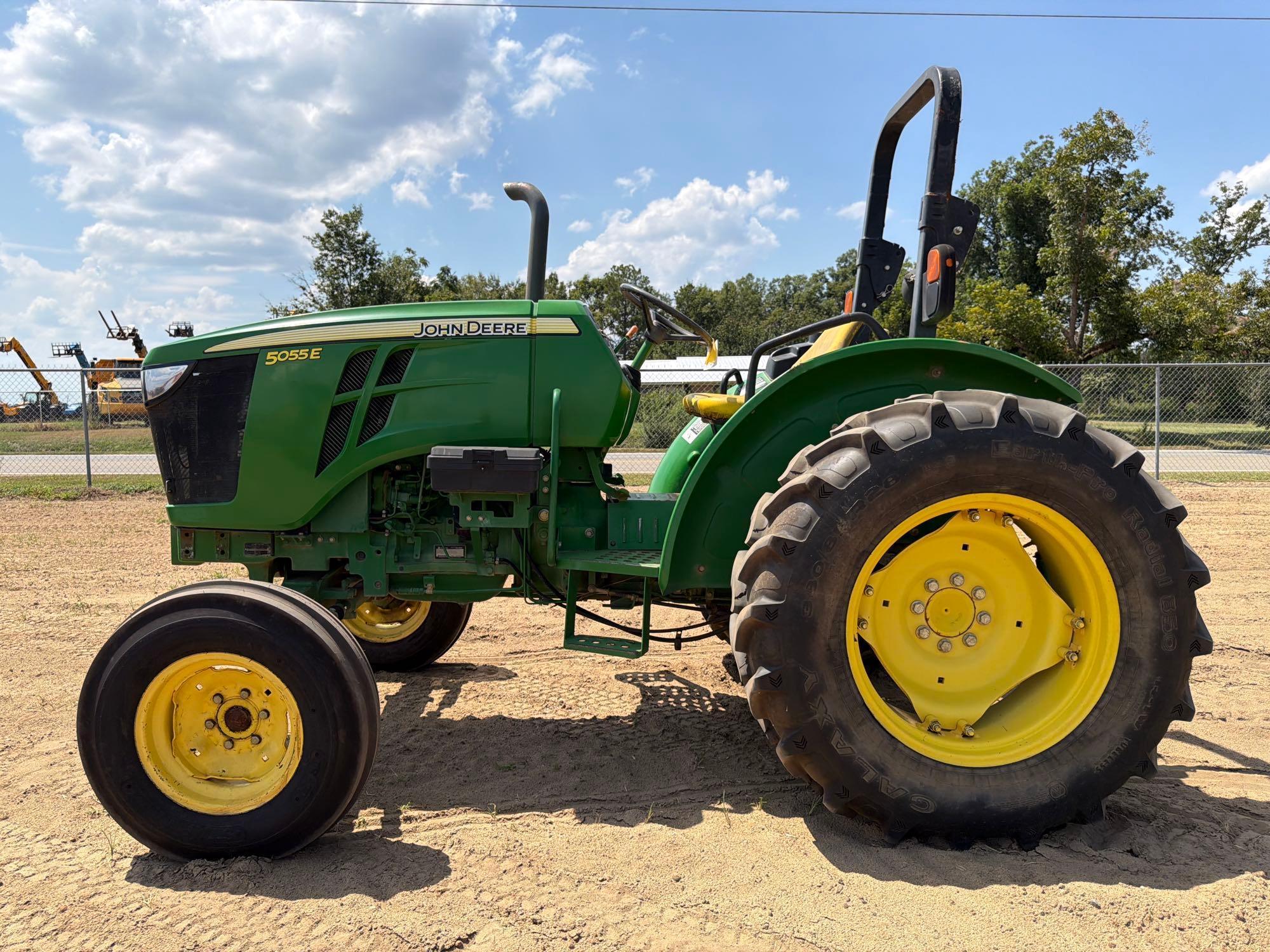 Photo of John Deere 5055E