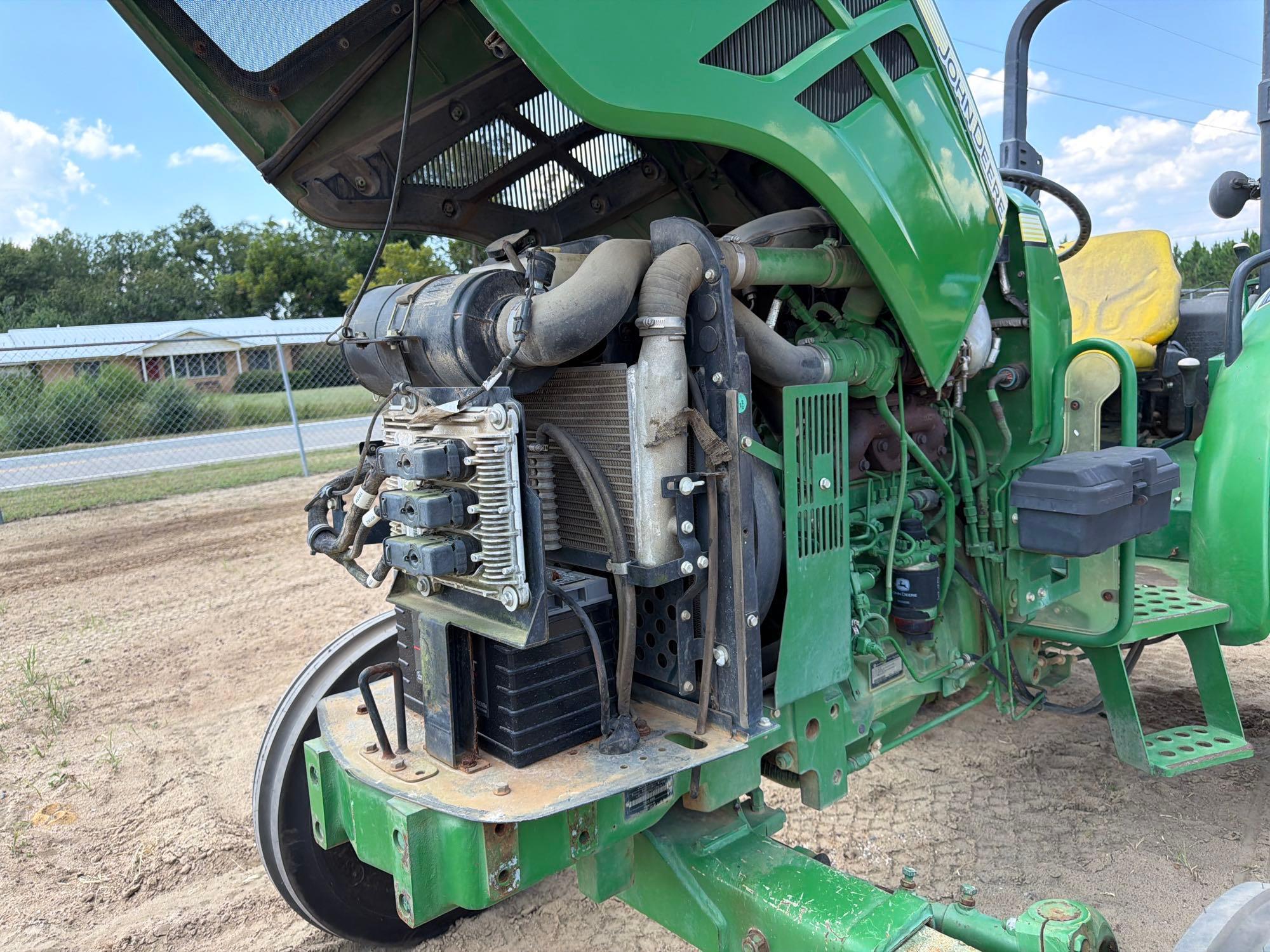 John Deere 5055E