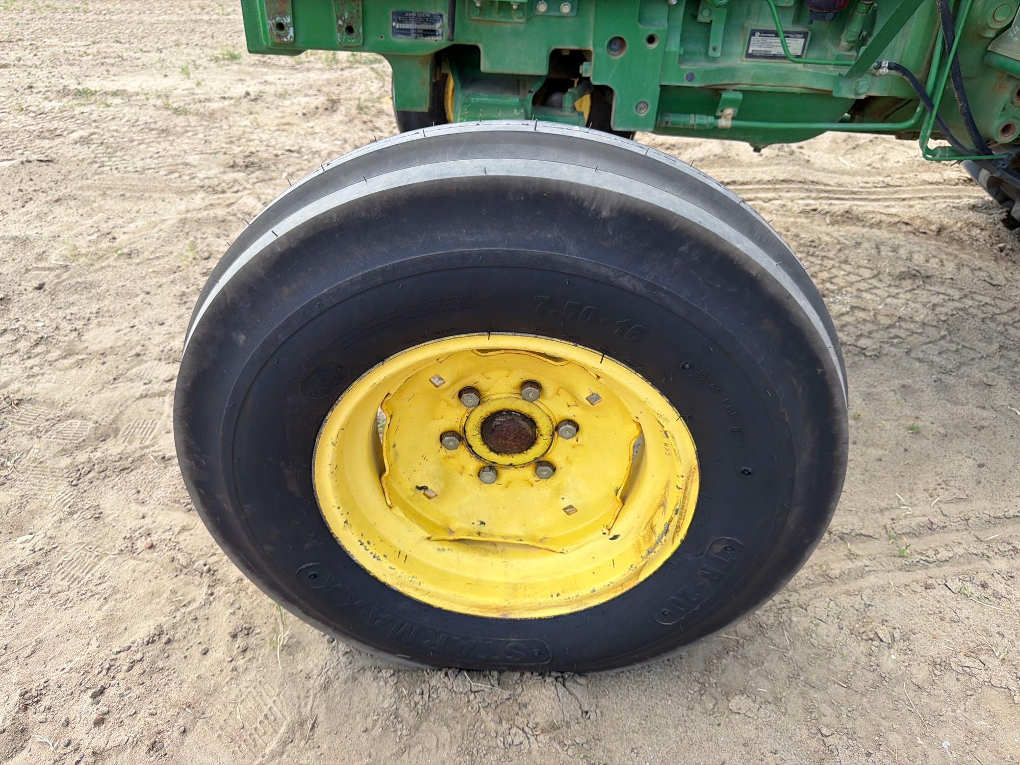 John Deere 5055E