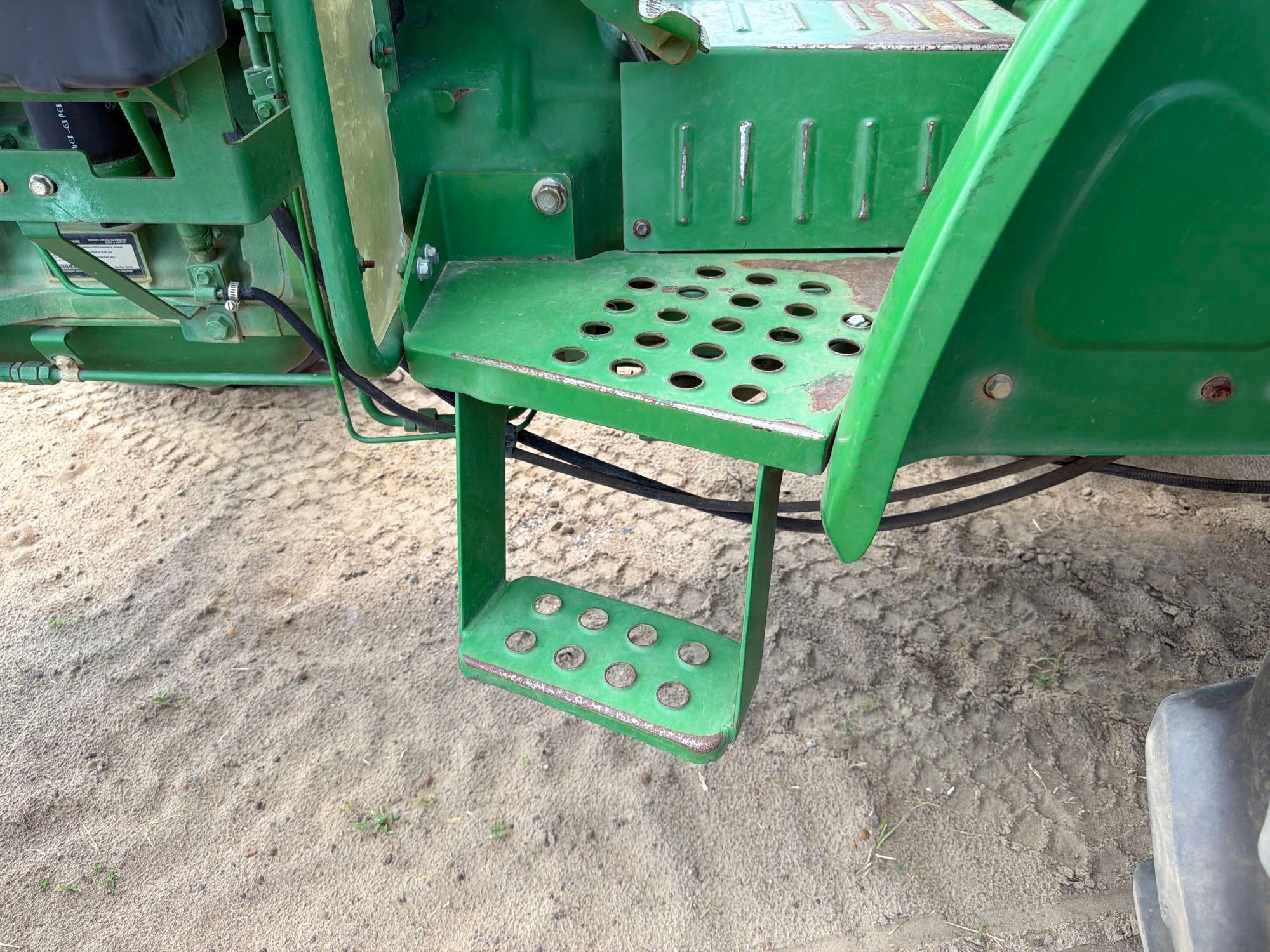 John Deere 5055E