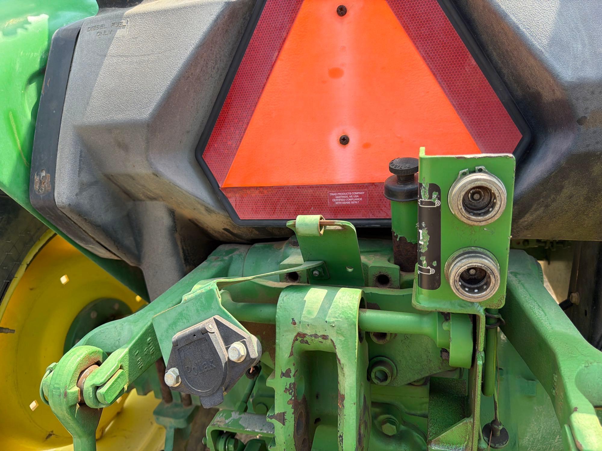 John Deere 5055E