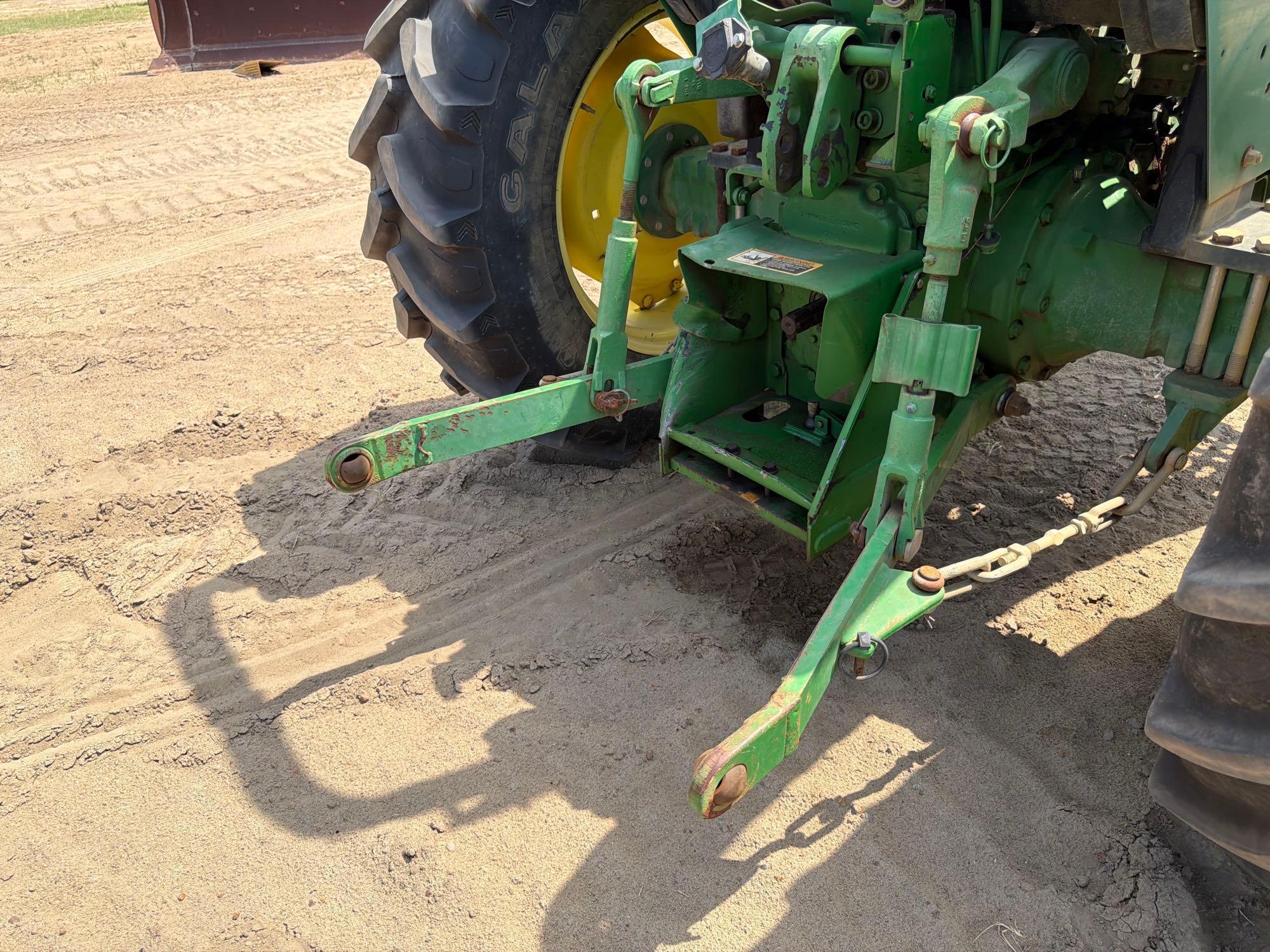 John Deere 5055E