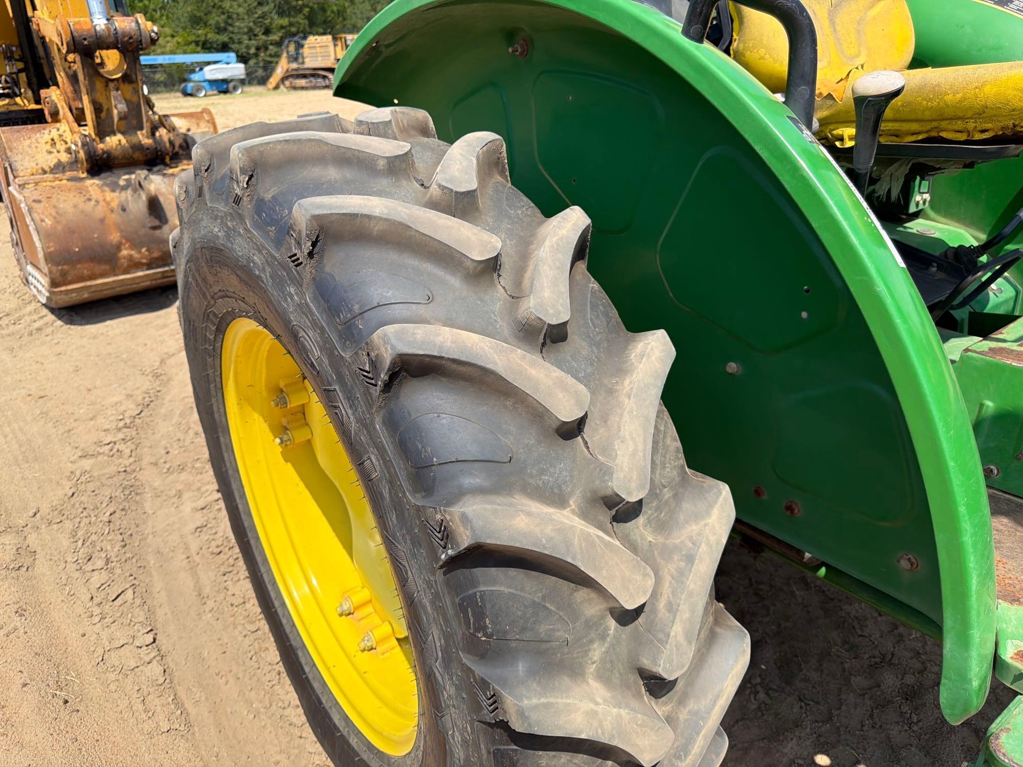 John Deere 5055E