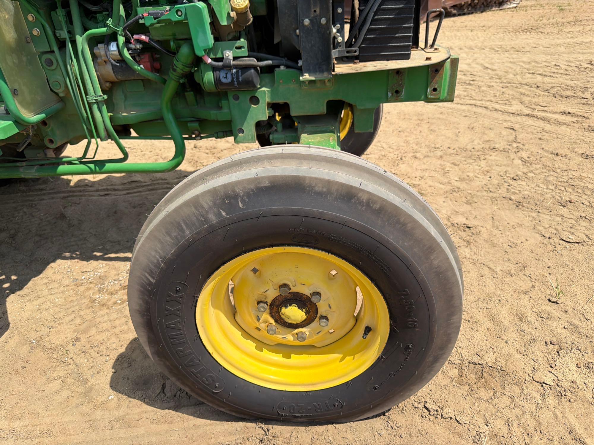 John Deere 5055E