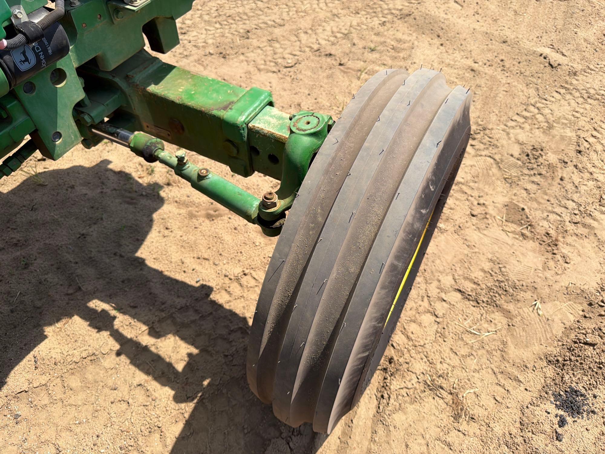 John Deere 5055E