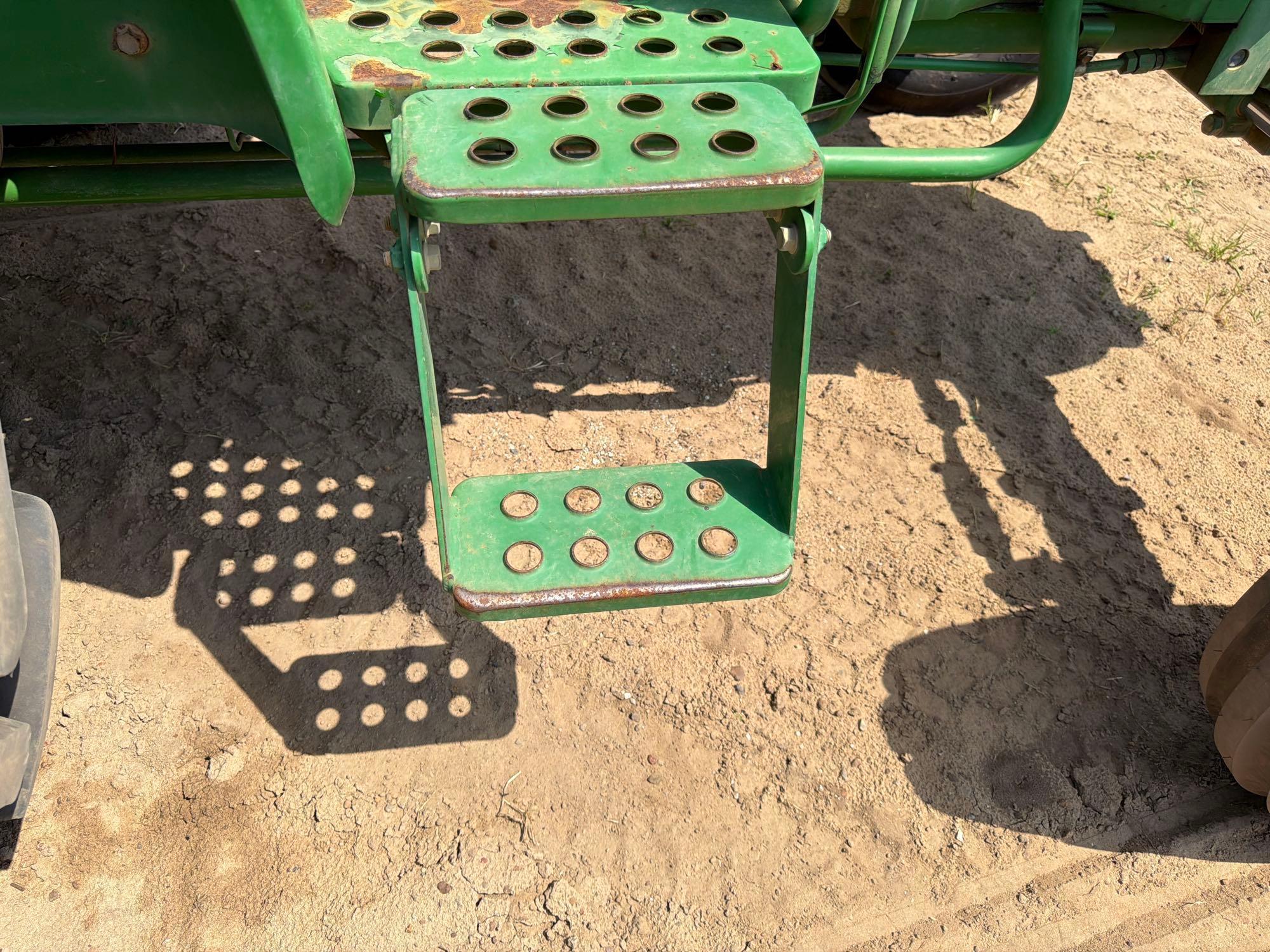 John Deere 5055E