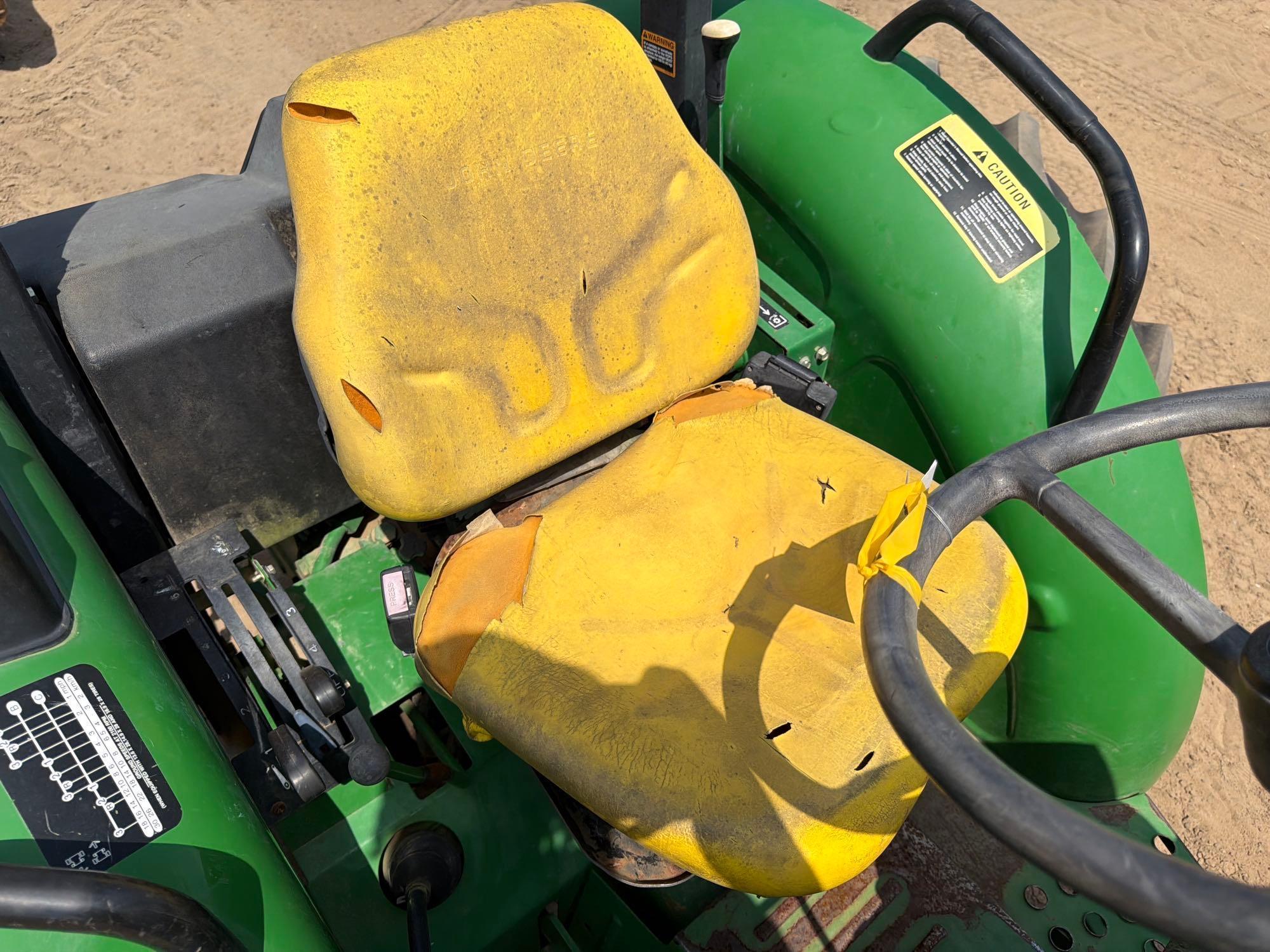 John Deere 5055E