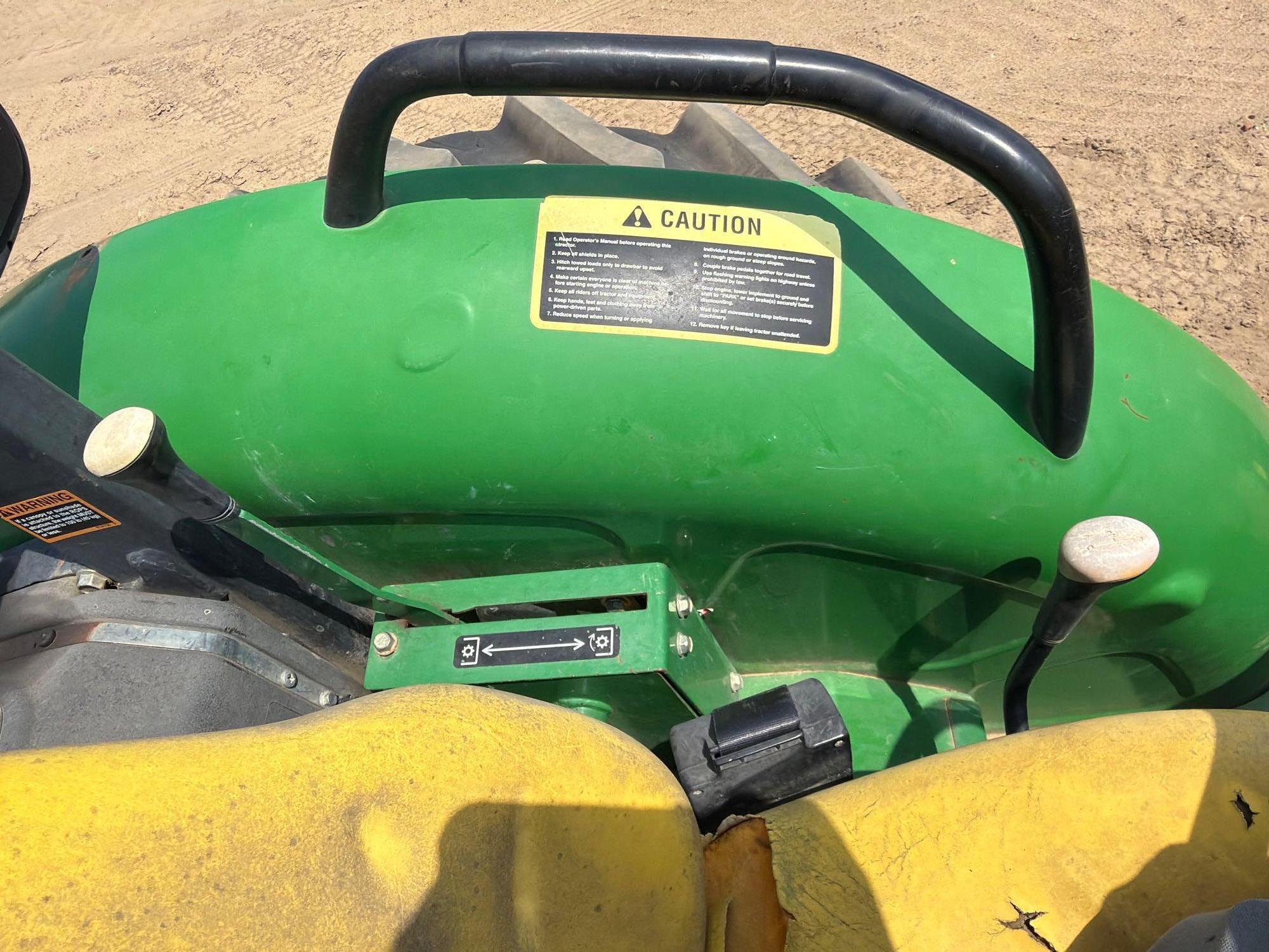 John Deere 5055E